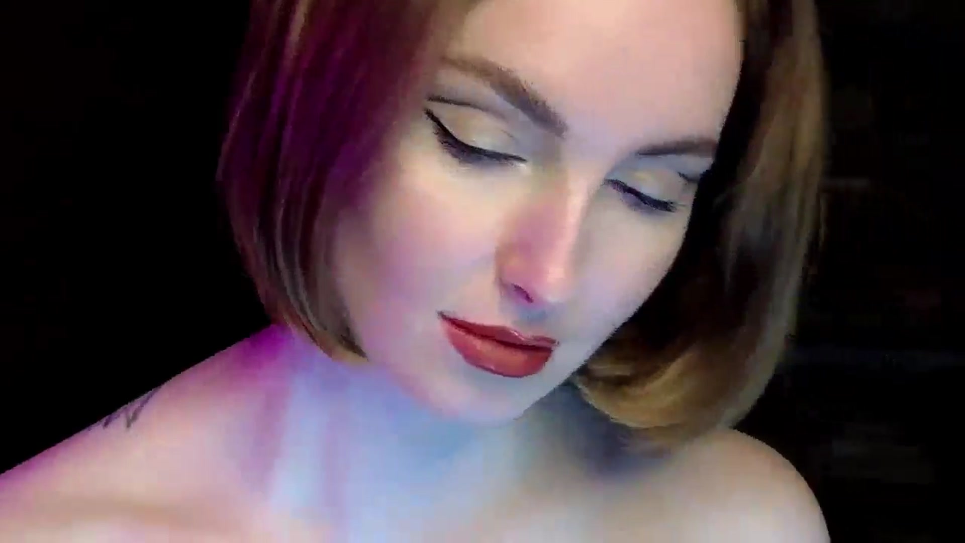 Gallery image thumbnail from Red_Lips_Girl's myfreecams stream on, 02/23/2025, 23:56 image 16 of 20