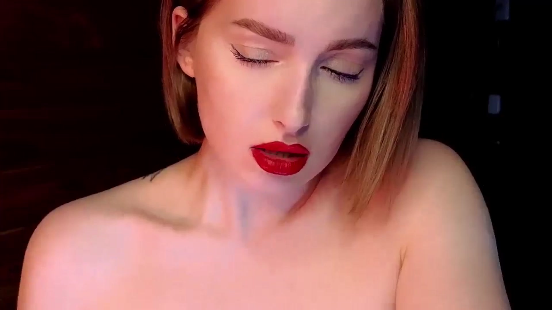 Gallery image thumbnail from Red_Lips_Girl's myfreecams stream on, 02/24/2025, 22:11 image 17 of 20
