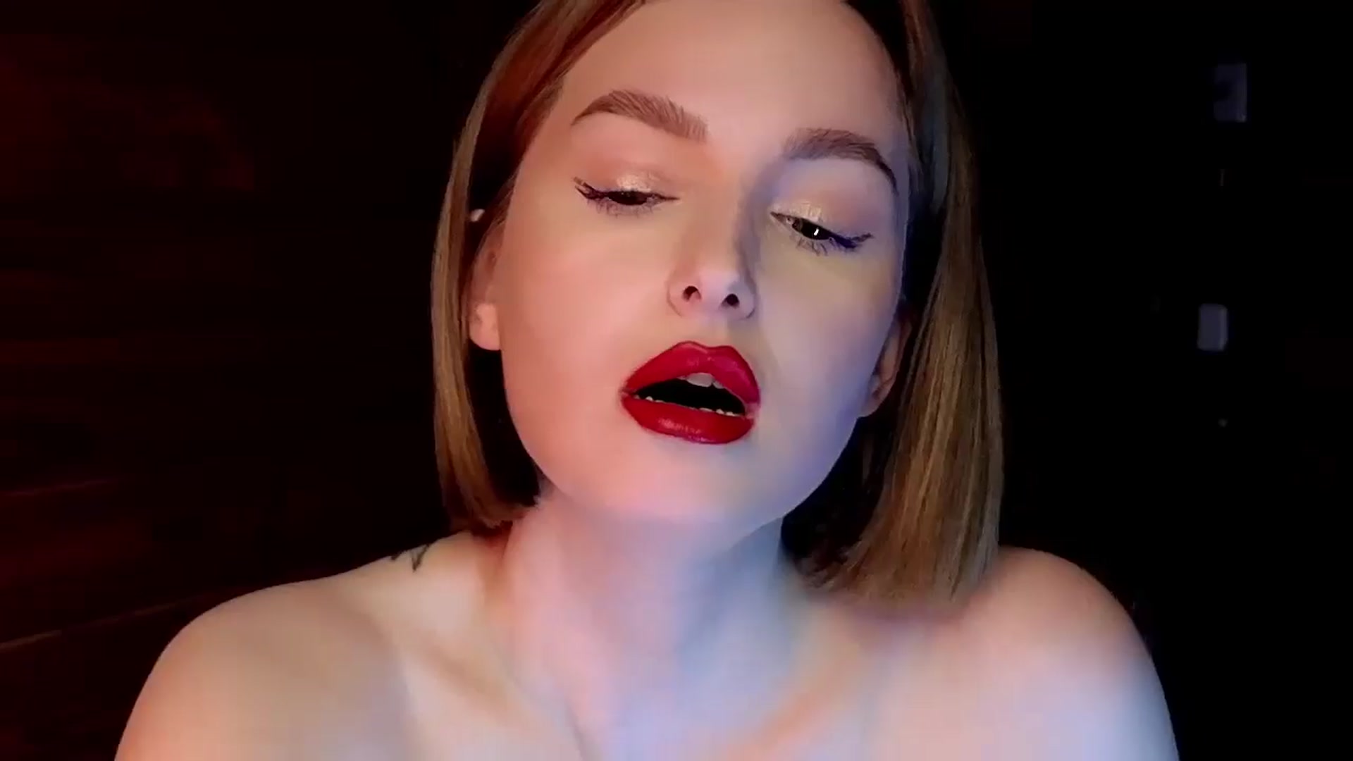 Gallery image thumbnail from Red_Lips_Girl's myfreecams stream on, 02/24/2025, 22:11 image 11 of 20