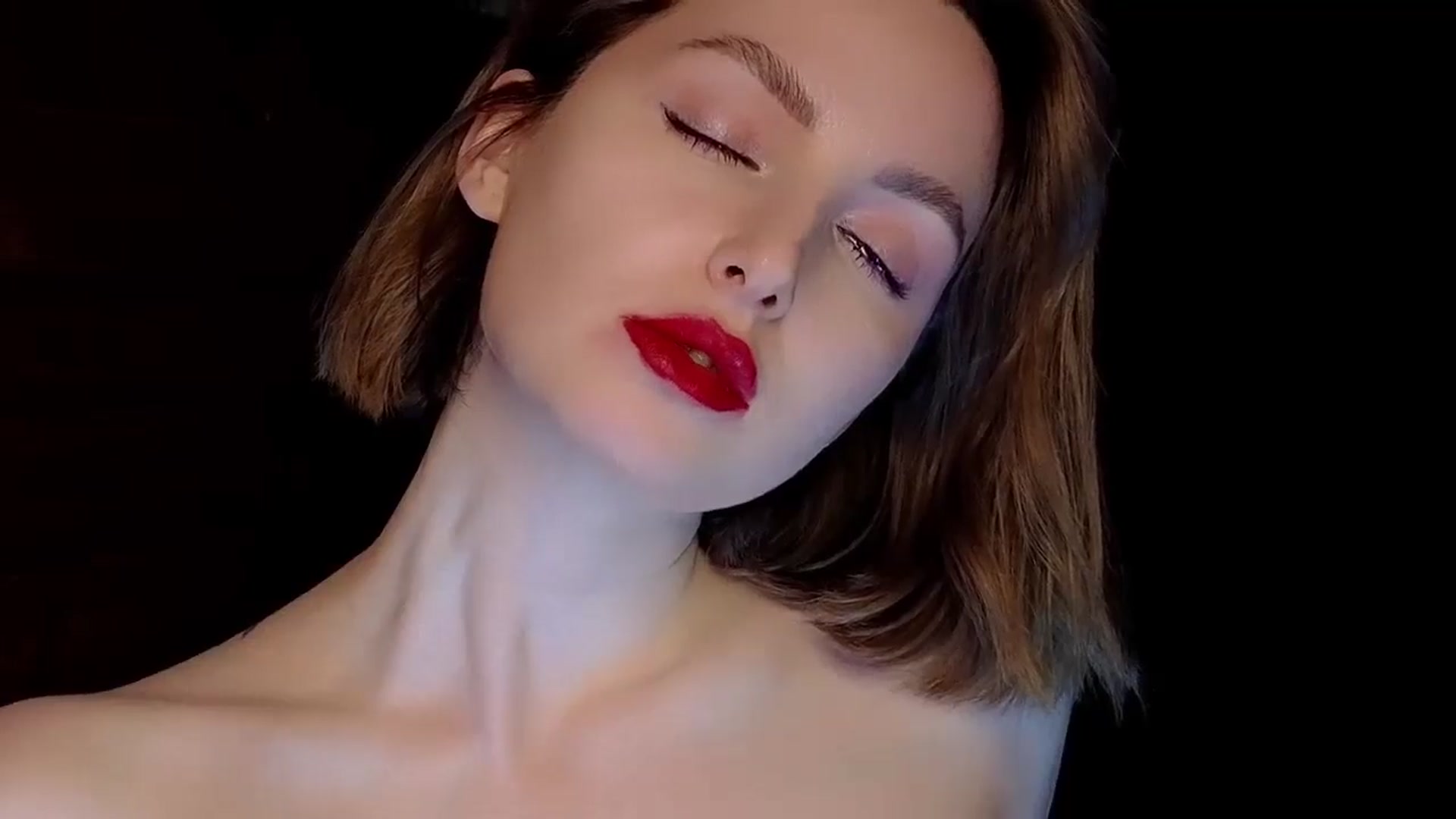 Gallery image thumbnail from Red_Lips_Girl's myfreecams stream on, 02/26/2025, 23:12 image 14 of 20