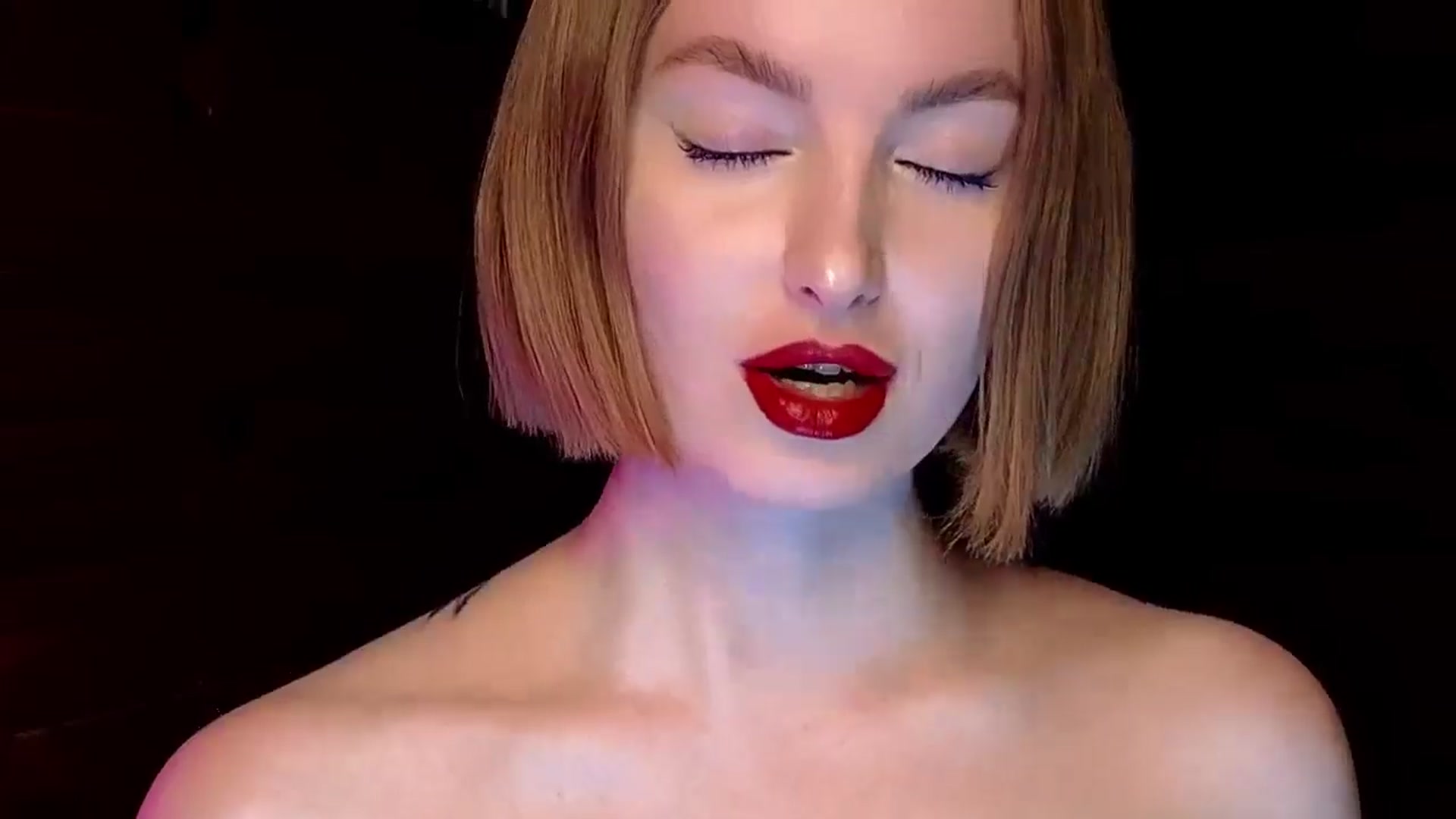Gallery image thumbnail from Red_Lips_Girl's myfreecams stream on, 03/10/2025, 21:11 image 15 of 20