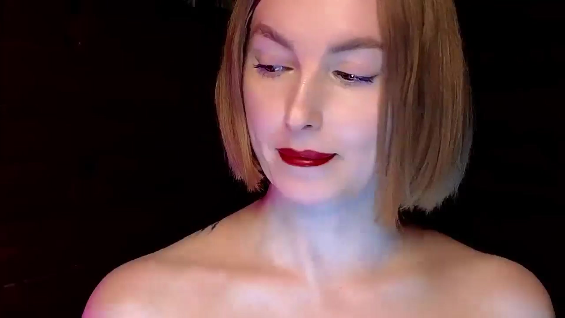 Gallery image thumbnail from Red_Lips_Girl's myfreecams stream on, 03/10/2025, 21:11 image 16 of 20