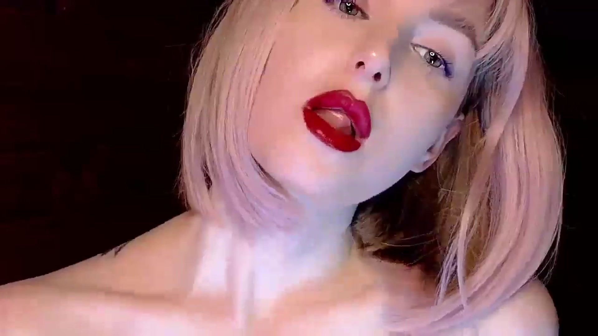 Gallery image thumbnail from Red_Lips_Girl's myfreecams stream on, 03/10/2025, 21:11 image 4 of 20