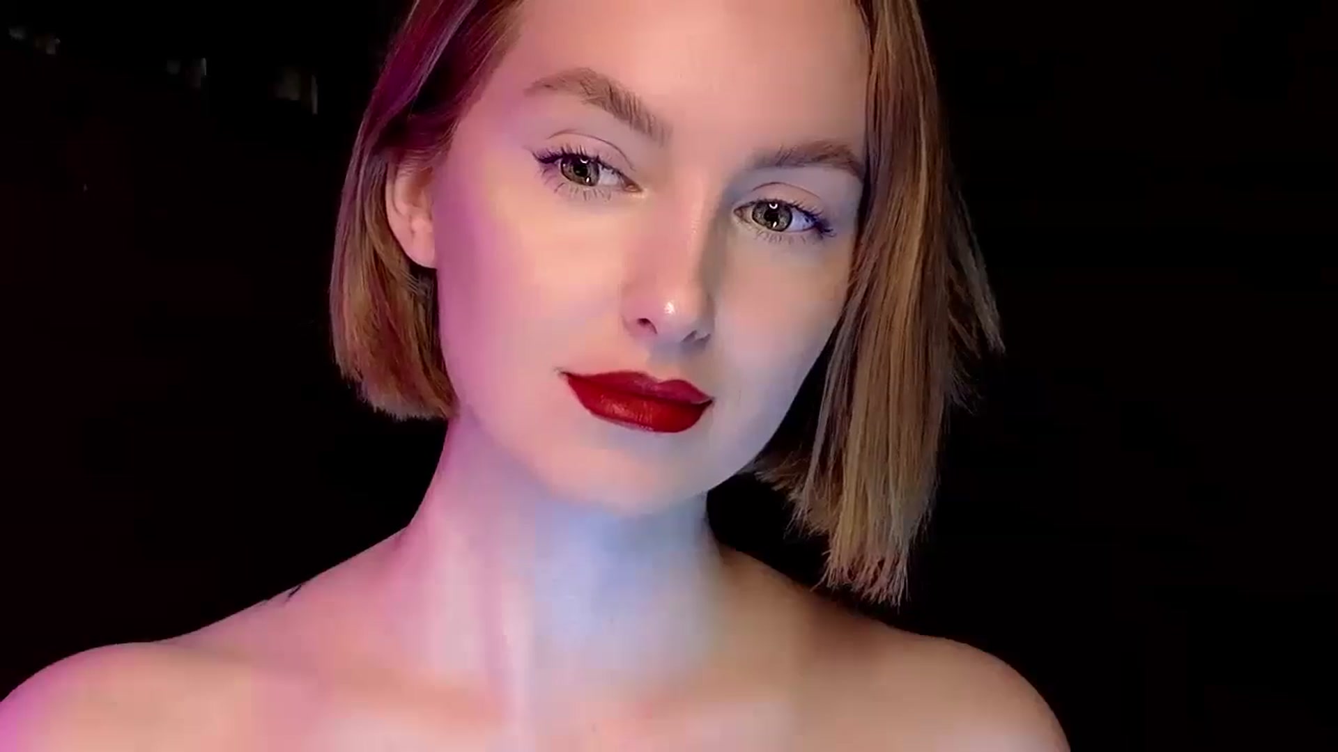 Gallery image thumbnail from Red_Lips_Girl's myfreecams stream on, 03/10/2025, 22:15 image 16 of 20