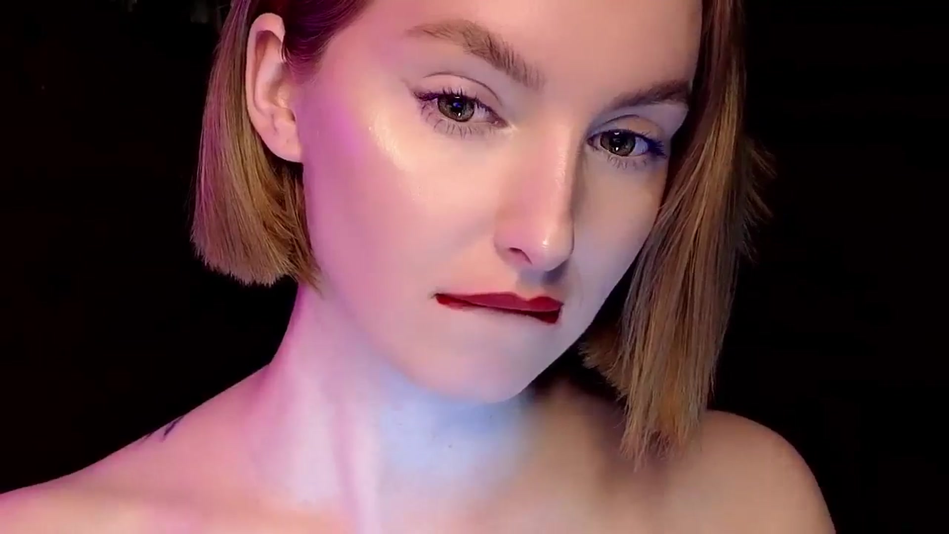 Gallery image thumbnail from Red_Lips_Girl's myfreecams stream on, 03/10/2025, 22:15 image 18 of 20