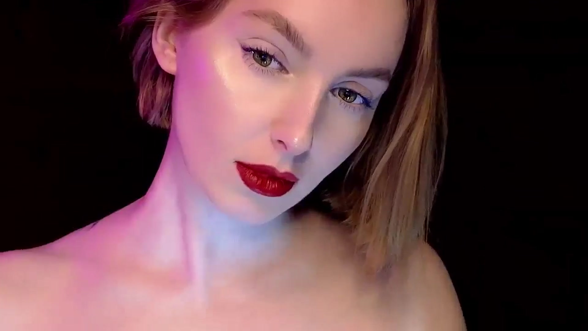 Gallery image thumbnail from Red_Lips_Girl's myfreecams stream on, 03/10/2025, 22:15 image 12 of 20
