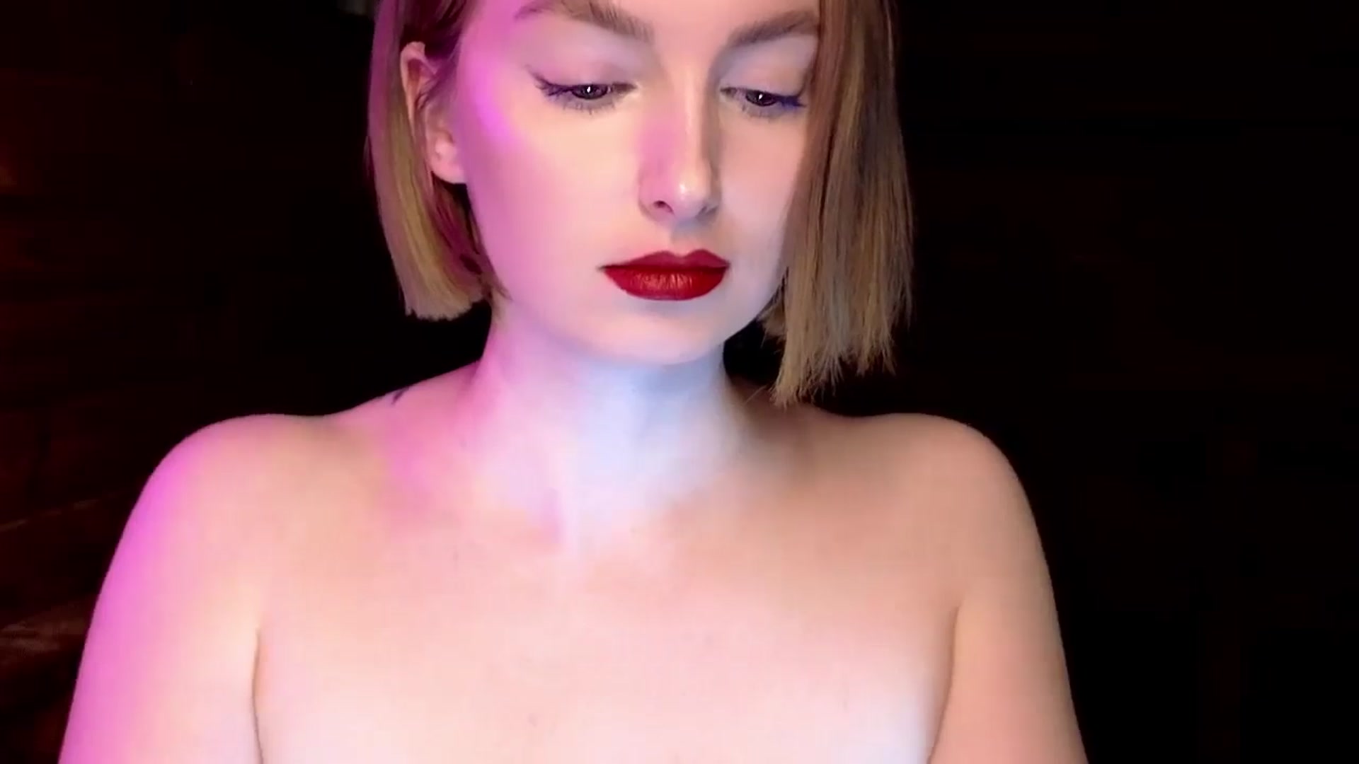 Gallery image thumbnail from Red_Lips_Girl's myfreecams stream on, 03/10/2025, 22:15 image 9 of 20