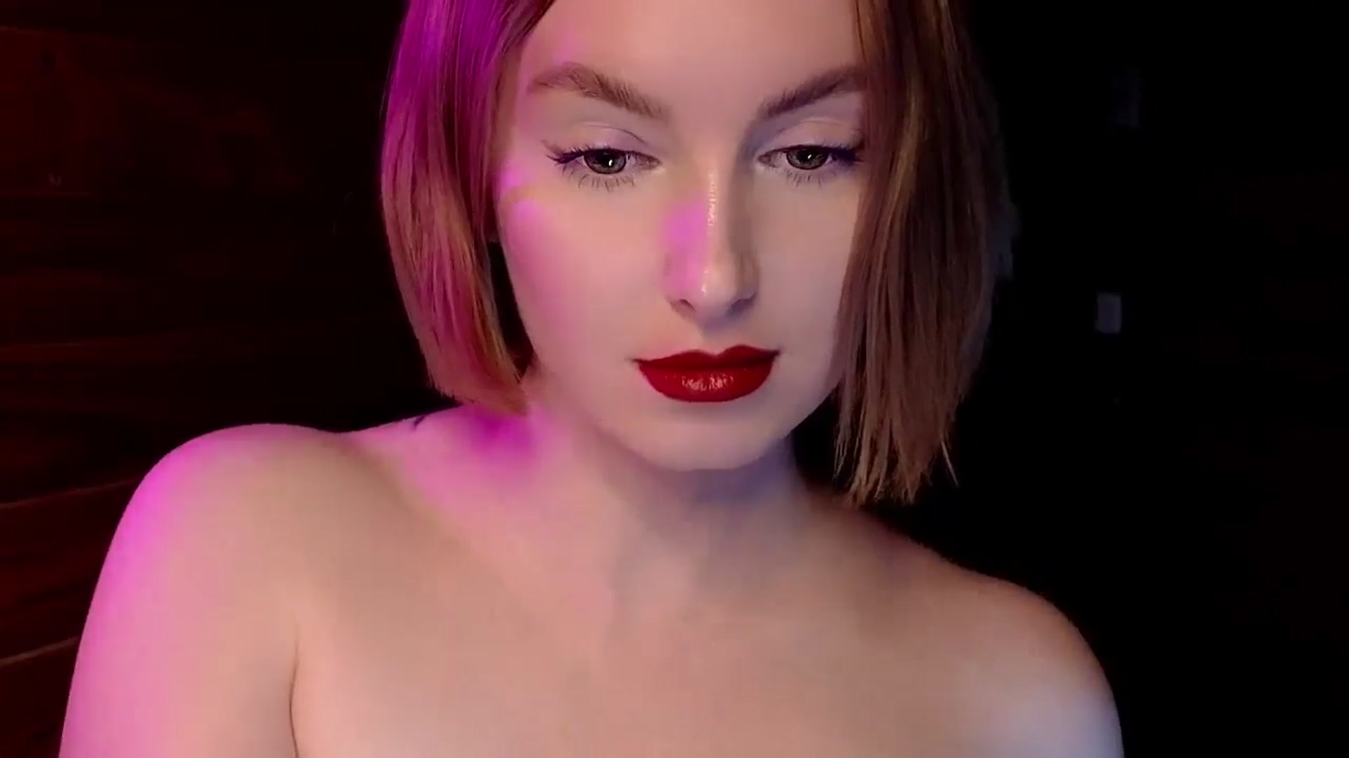Gallery image thumbnail from Red_Lips_Girl's myfreecams stream on, 03/10/2025, 22:35 image 15 of 20