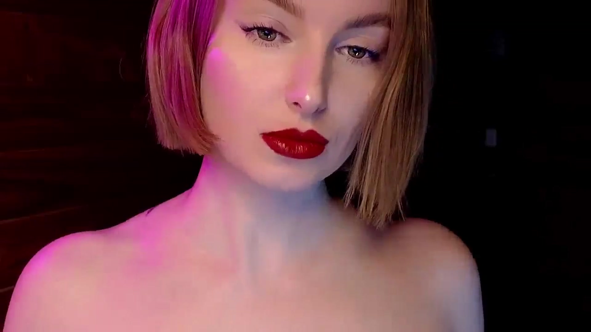 Gallery image thumbnail from Red_Lips_Girl's myfreecams stream on, 03/10/2025, 22:35 image 16 of 20