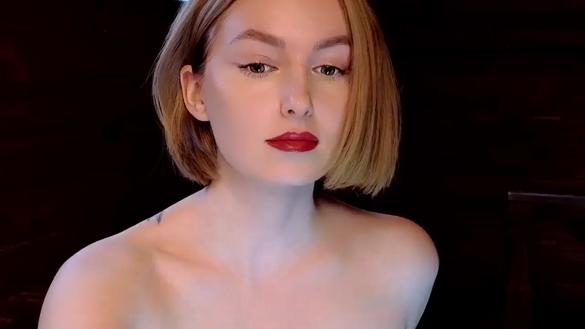 Gallery image thumbnail from Red_Lips_Girl's myfreecams stream on, 03/13/2025, 15:38 image 6 of 20