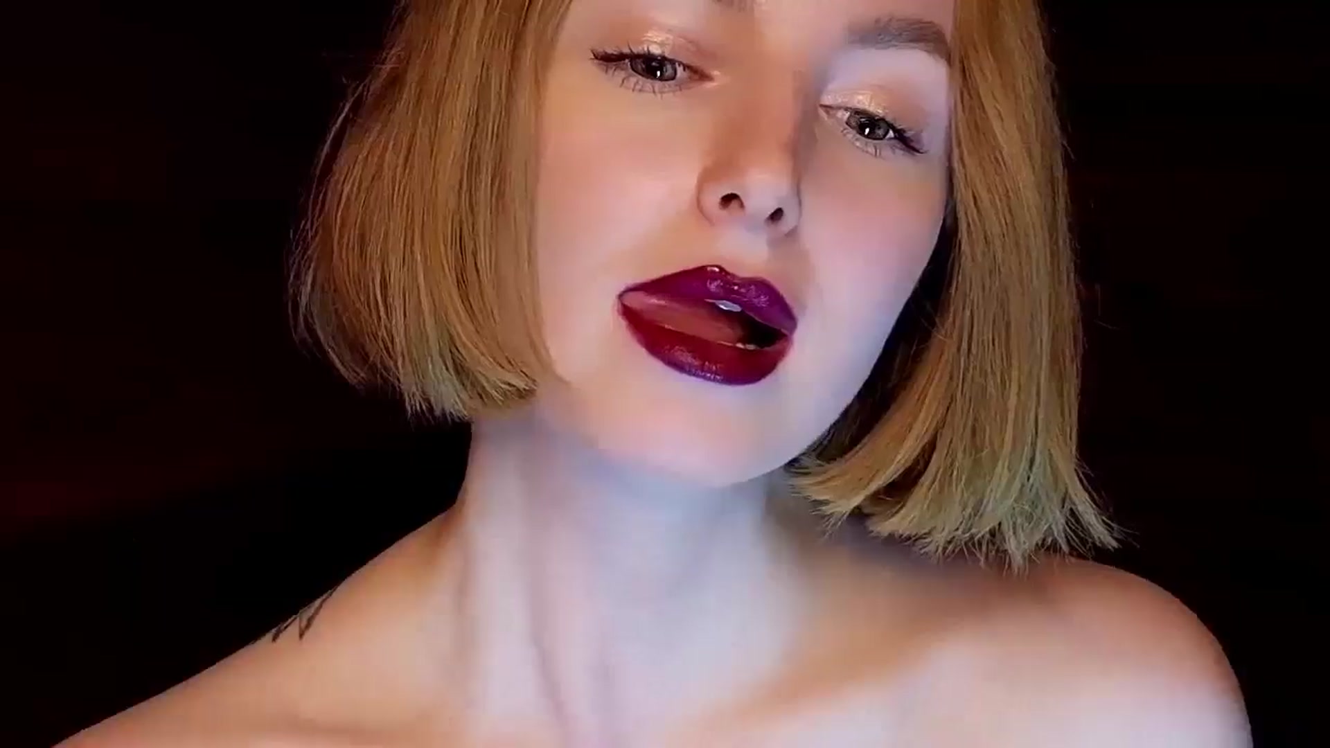 Gallery image thumbnail from Red_Lips_Girl's myfreecams stream on, 03/15/2025, 24:40 image 19 of 20