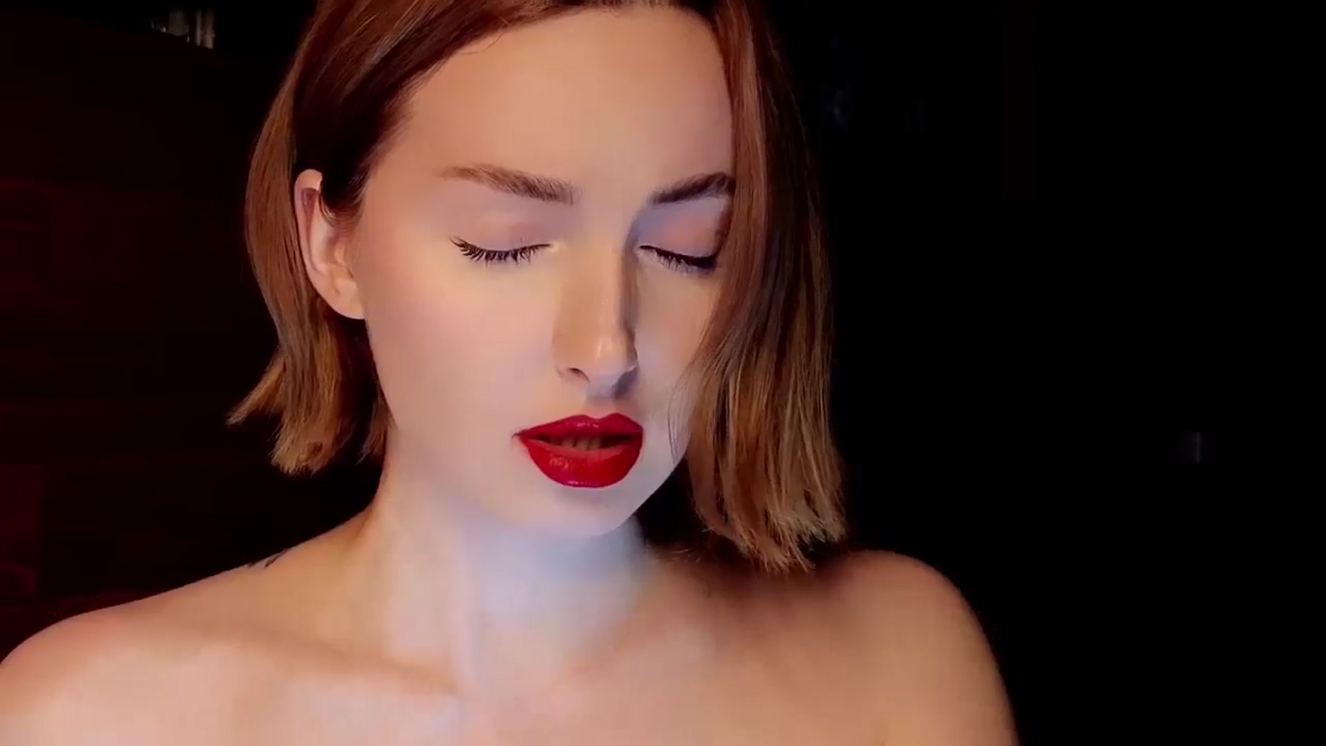 Gallery image thumbnail from Red_Lips_Girl's myfreecams stream on, 03/17/2025, 22:09 image 18 of 20