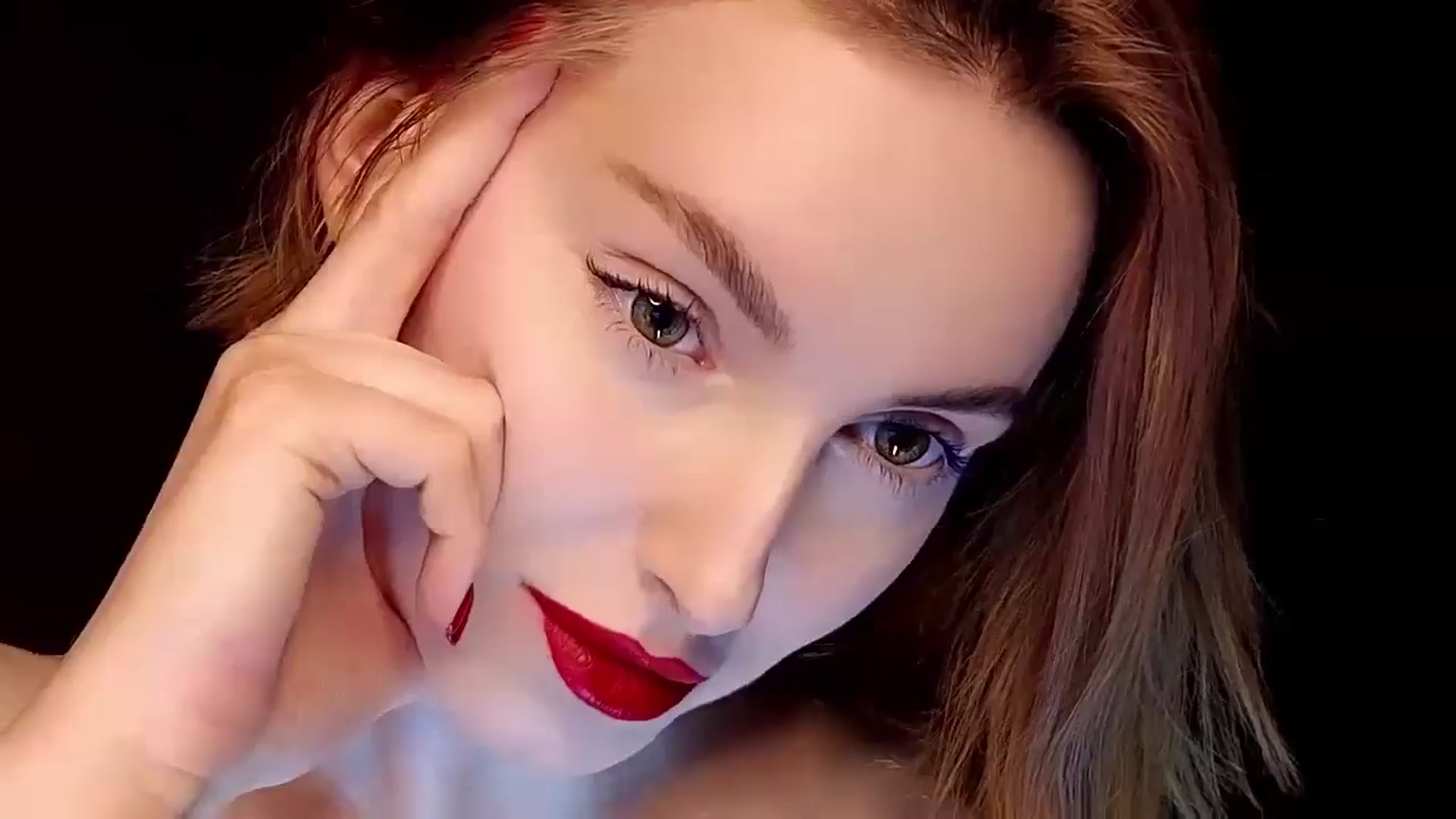 Gallery image thumbnail from Red_Lips_Girl's myfreecams stream on, 03/17/2025, 22:39 image 15 of 20