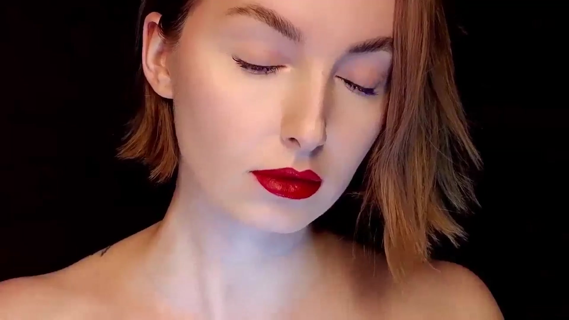 Gallery image thumbnail from Red_Lips_Girl's myfreecams stream on, 03/17/2025, 22:39 image 17 of 20