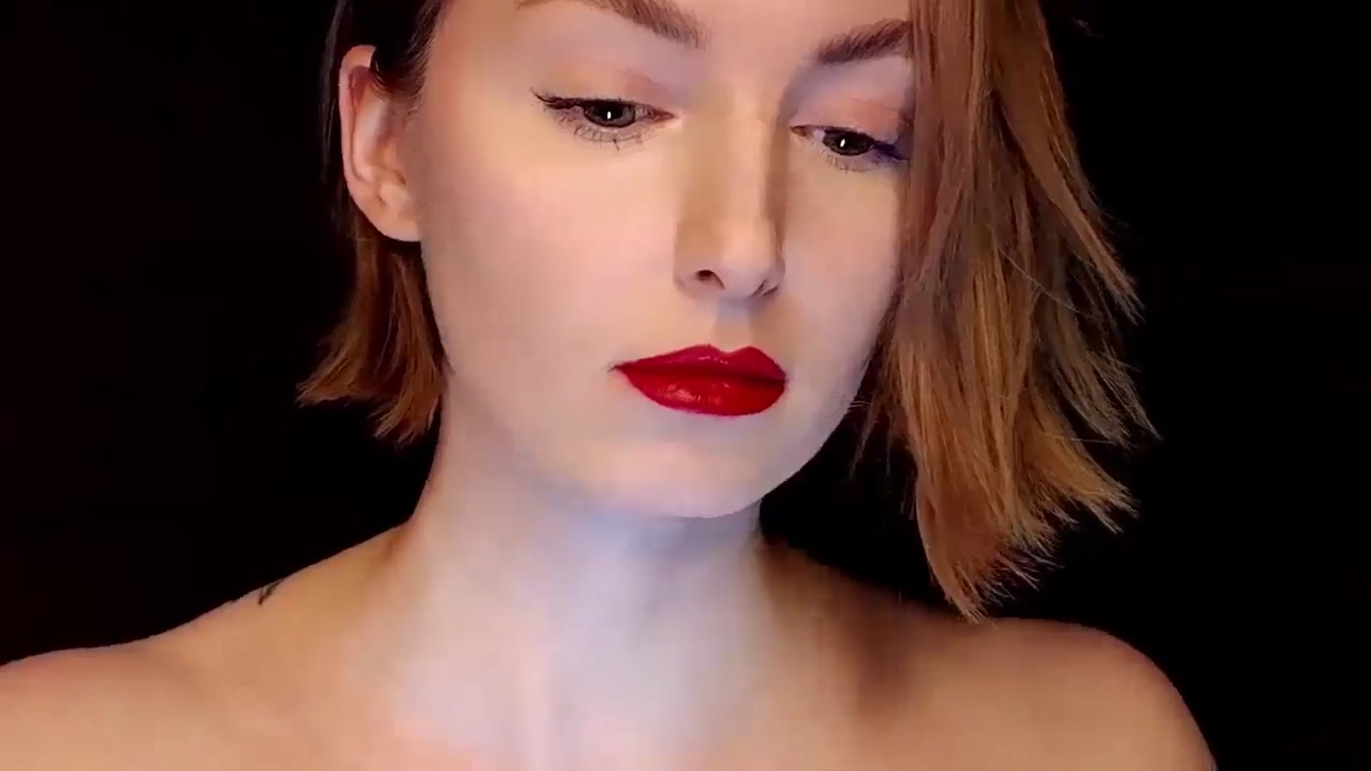 Gallery image thumbnail from Red_Lips_Girl's myfreecams stream on, 03/17/2025, 22:39 image 16 of 20