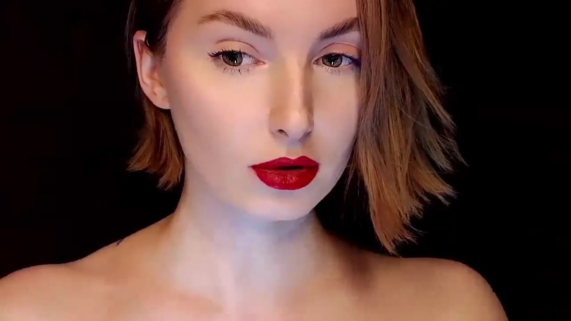 Gallery image thumbnail from Red_Lips_Girl's myfreecams stream on, 03/17/2025, 22:39 image 18 of 20