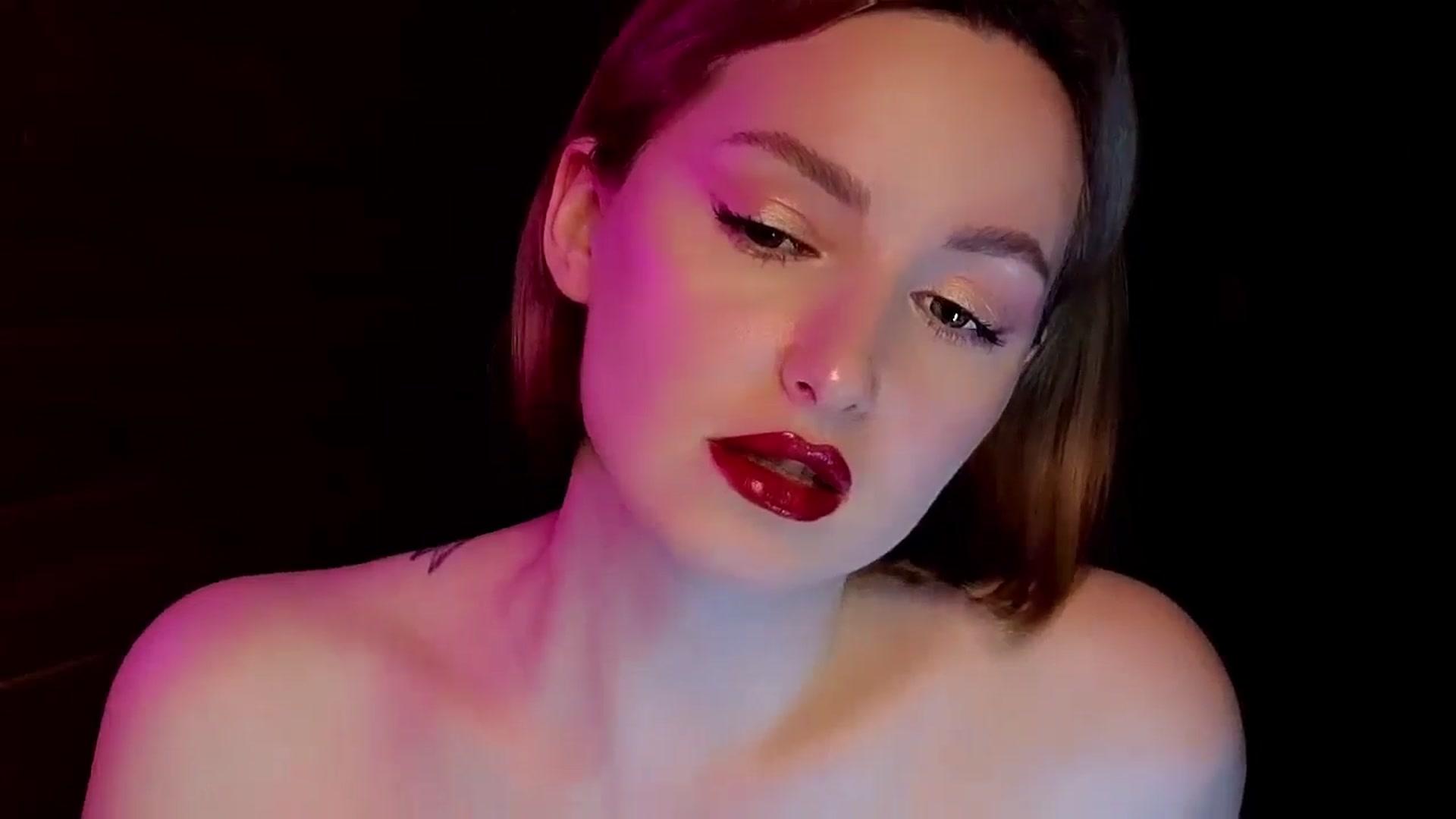 Gallery image thumbnail from Red_Lips_Girl's myfreecams stream on, 03/20/2025, 22:39 image 15 of 20