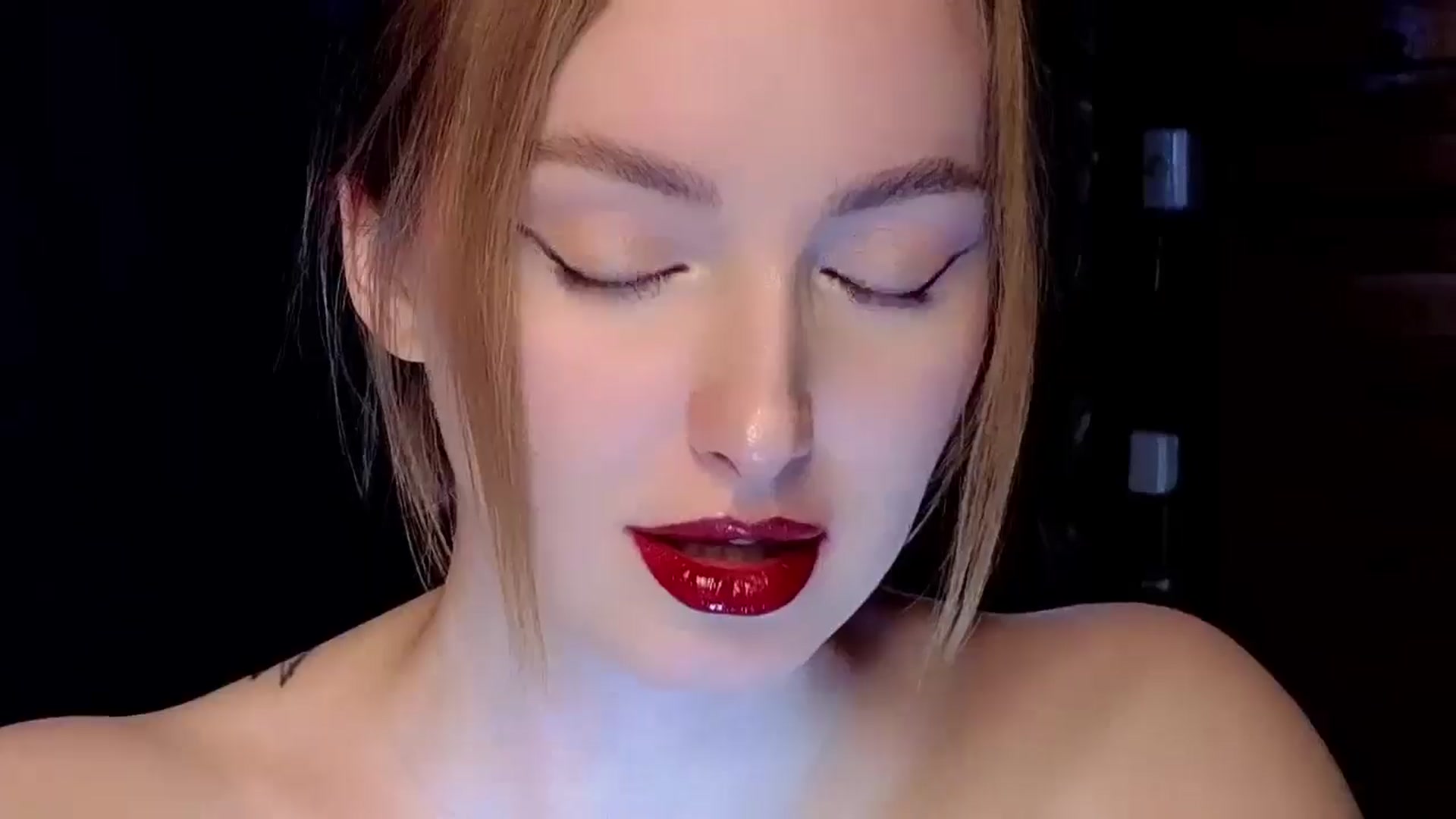 Gallery image thumbnail from Red_Lips_Girl's myfreecams stream on, 03/26/2025, 16:51 image 17 of 20