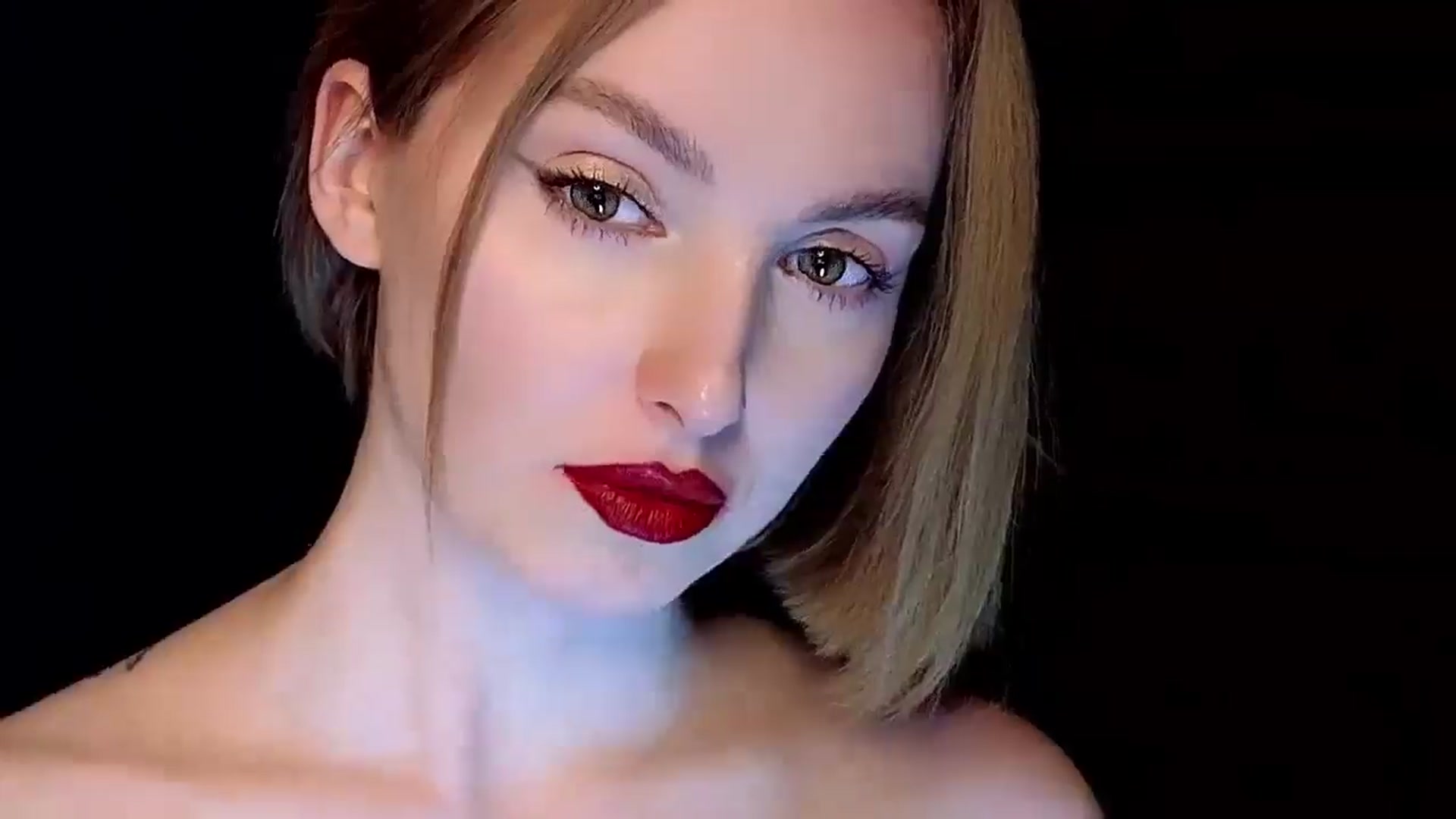 Gallery image thumbnail from Red_Lips_Girl's myfreecams stream on, 03/26/2025, 20:17 image 17 of 20