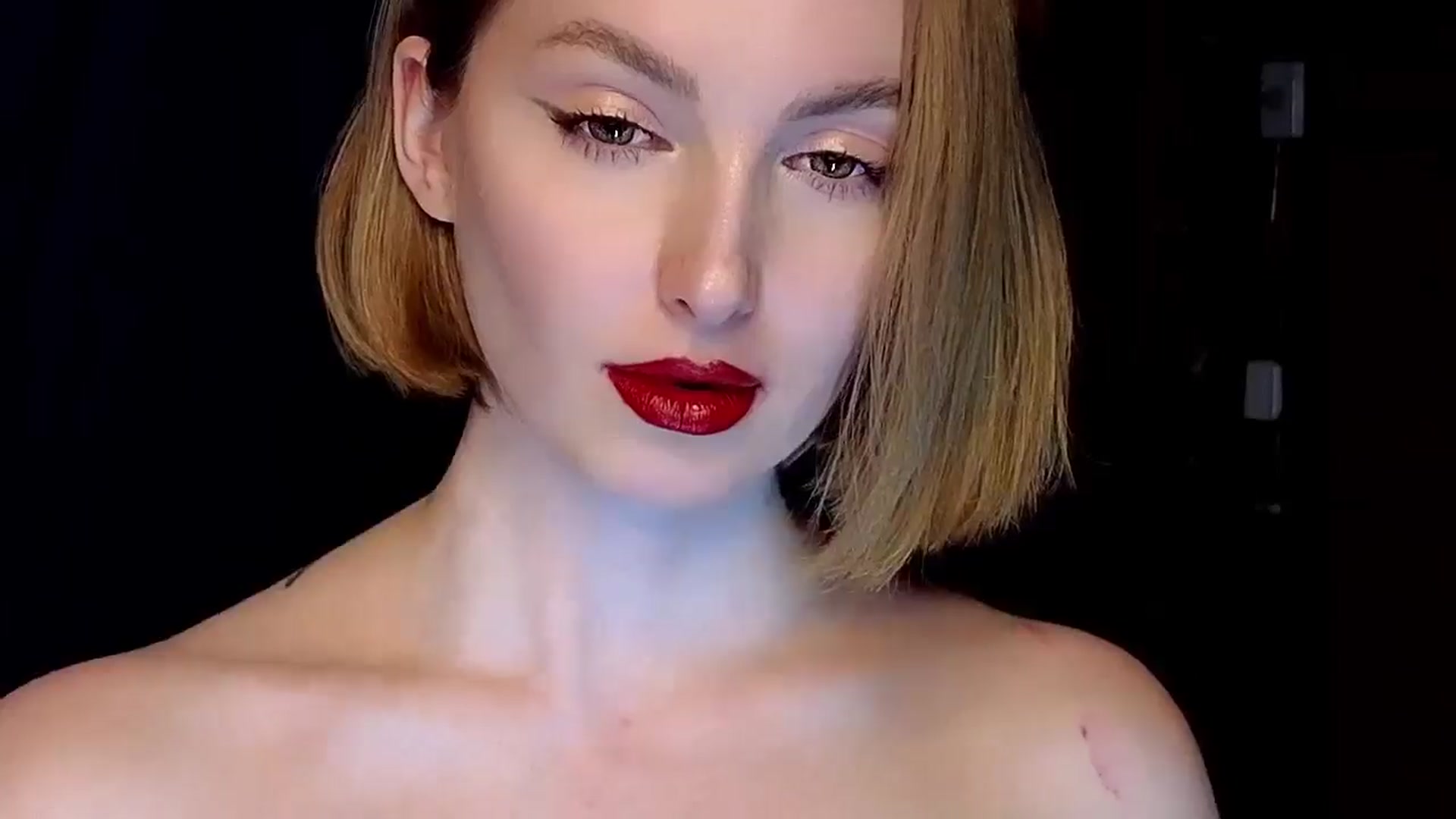 Gallery image thumbnail from Red_Lips_Girl's myfreecams stream on, 03/26/2025, 20:17 image 5 of 20