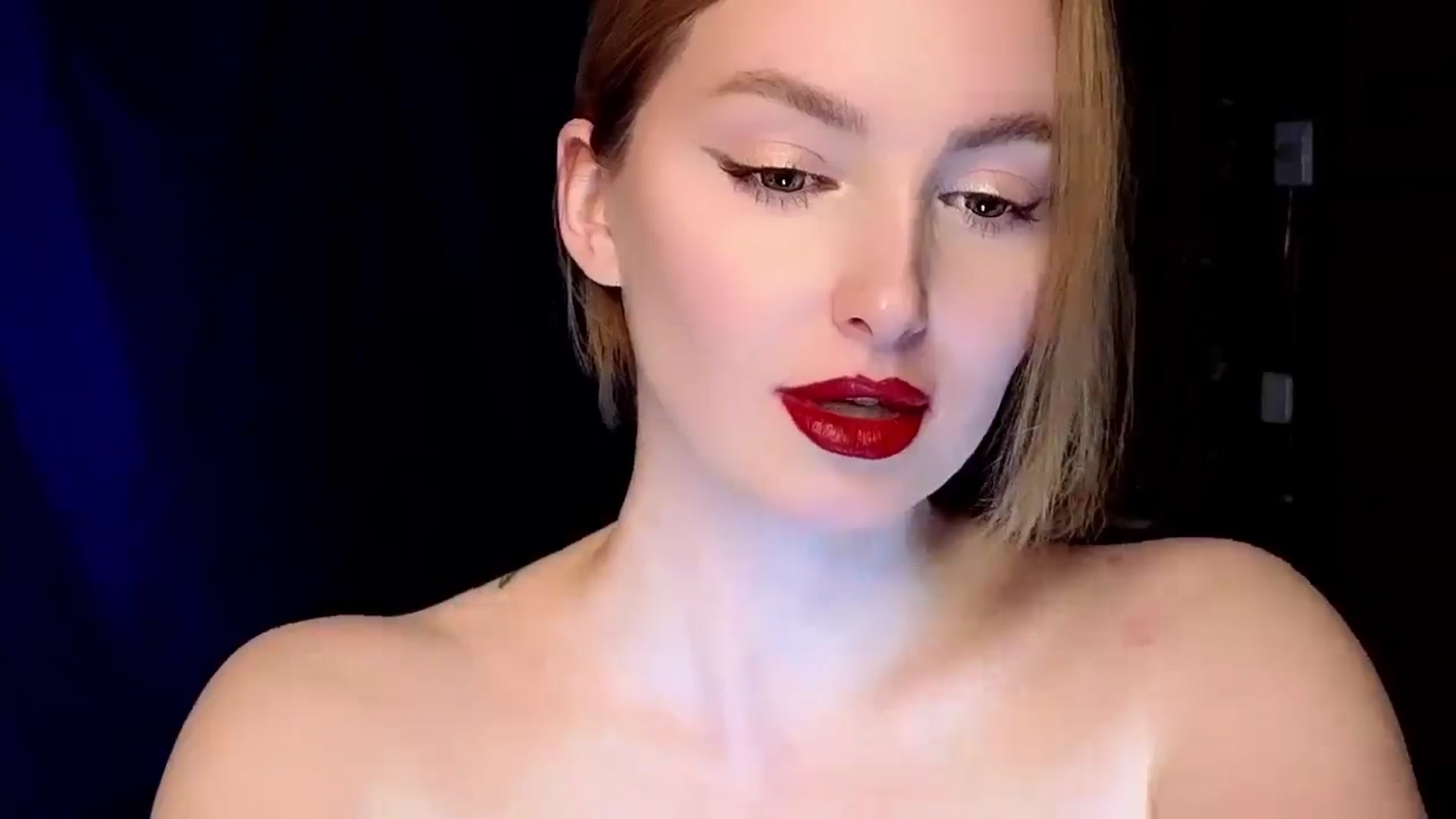 Gallery image thumbnail from Red_Lips_Girl's myfreecams stream on, 03/26/2025, 20:17 image 13 of 20