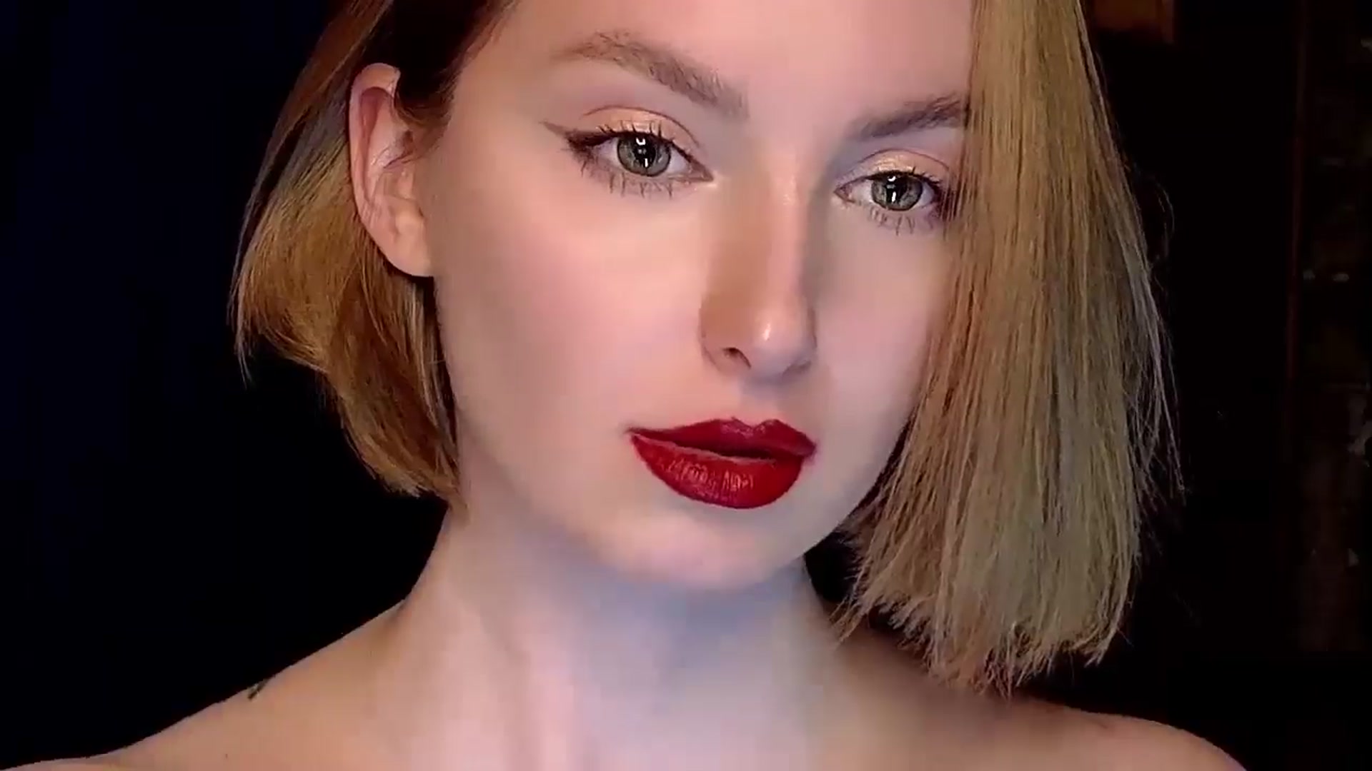 Gallery image thumbnail from Red_Lips_Girl's myfreecams stream on, 03/27/2025, 24:04 image 19 of 20