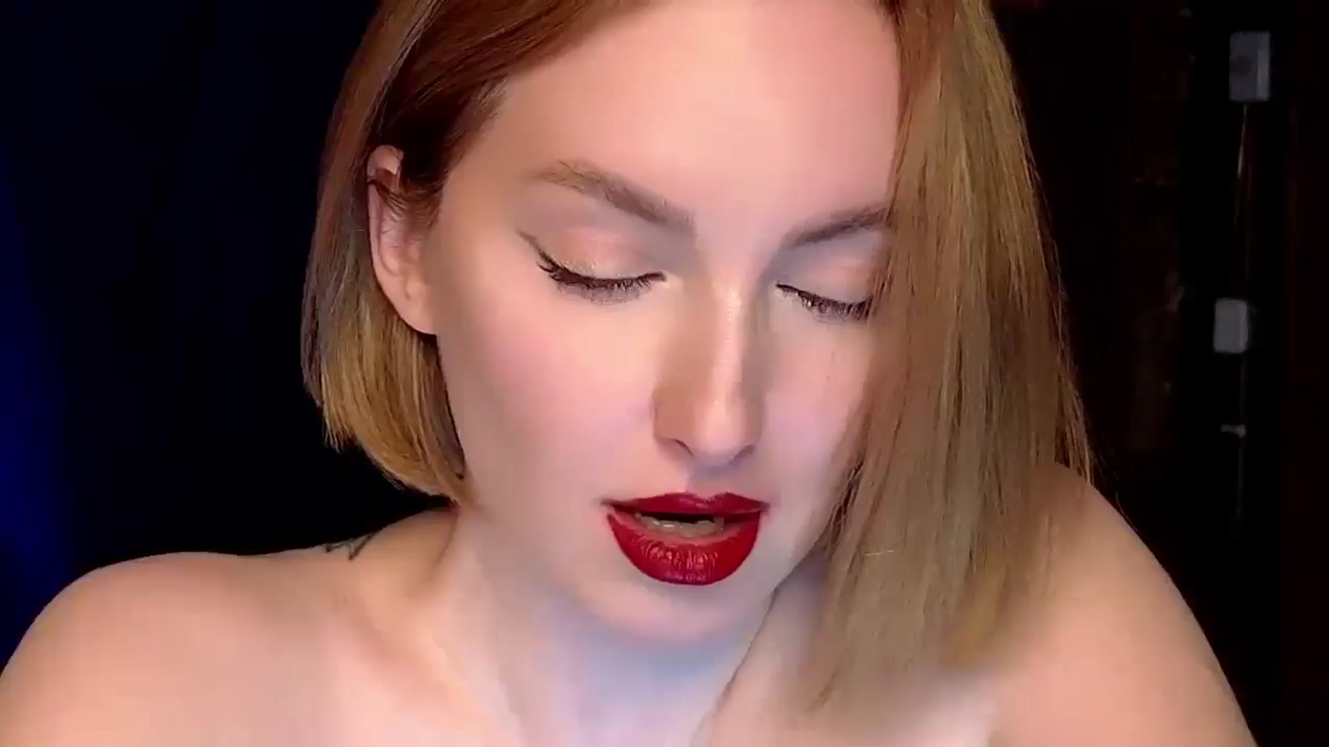 Gallery image thumbnail from Red_Lips_Girl's myfreecams stream on, 03/27/2025, 24:04 image 15 of 20