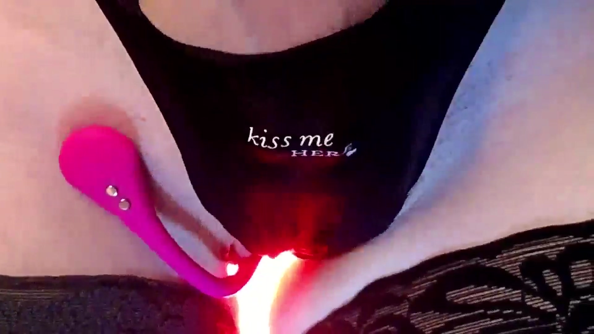 Gallery image thumbnail from Red_Lips_Girl's myfreecams stream on, 03/30/2025, 22:15 image 11 of 20