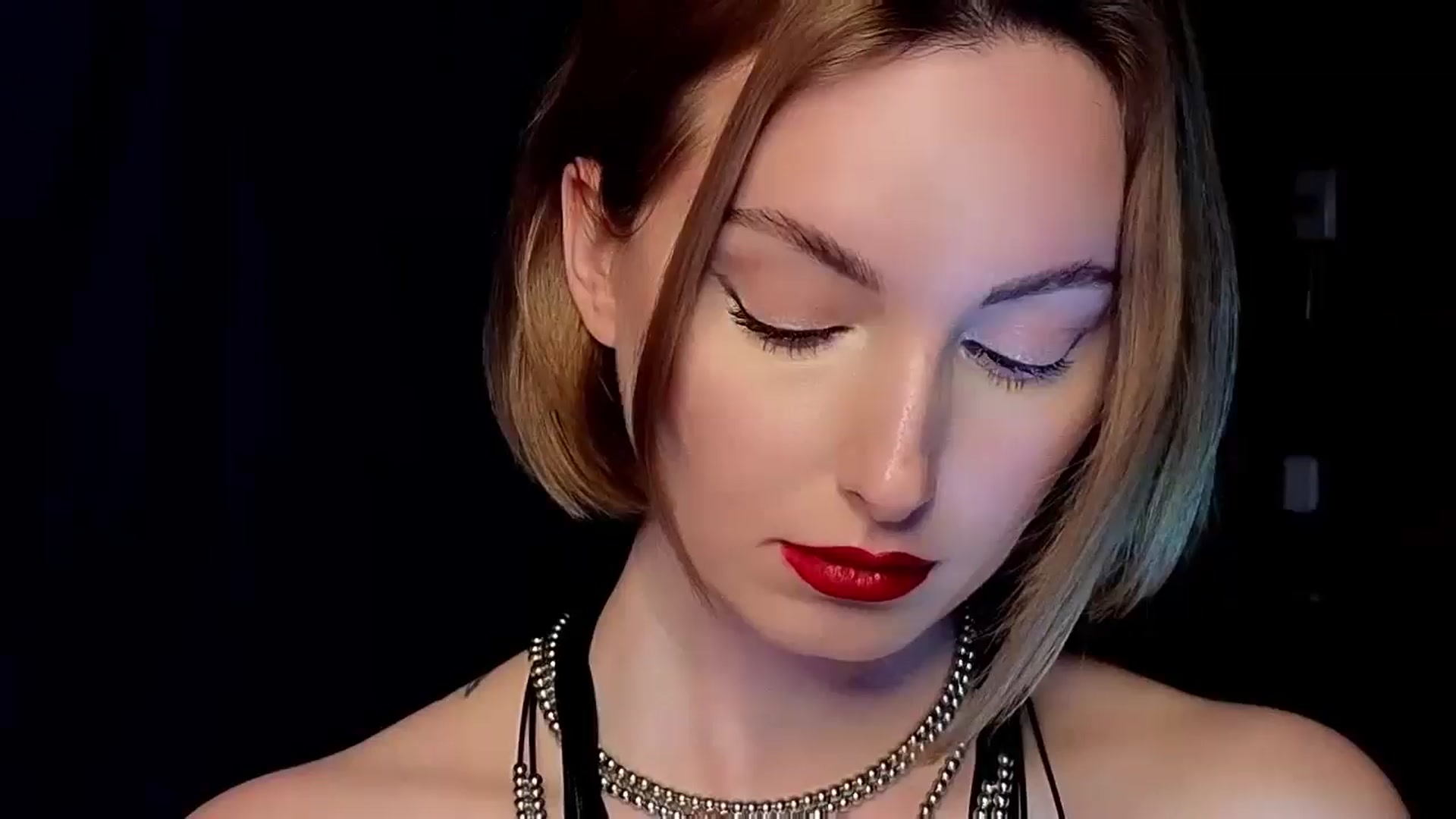 Gallery image thumbnail from Red_Lips_Girl's myfreecams stream on, 04/08/2025, 21:18 image 13 of 20