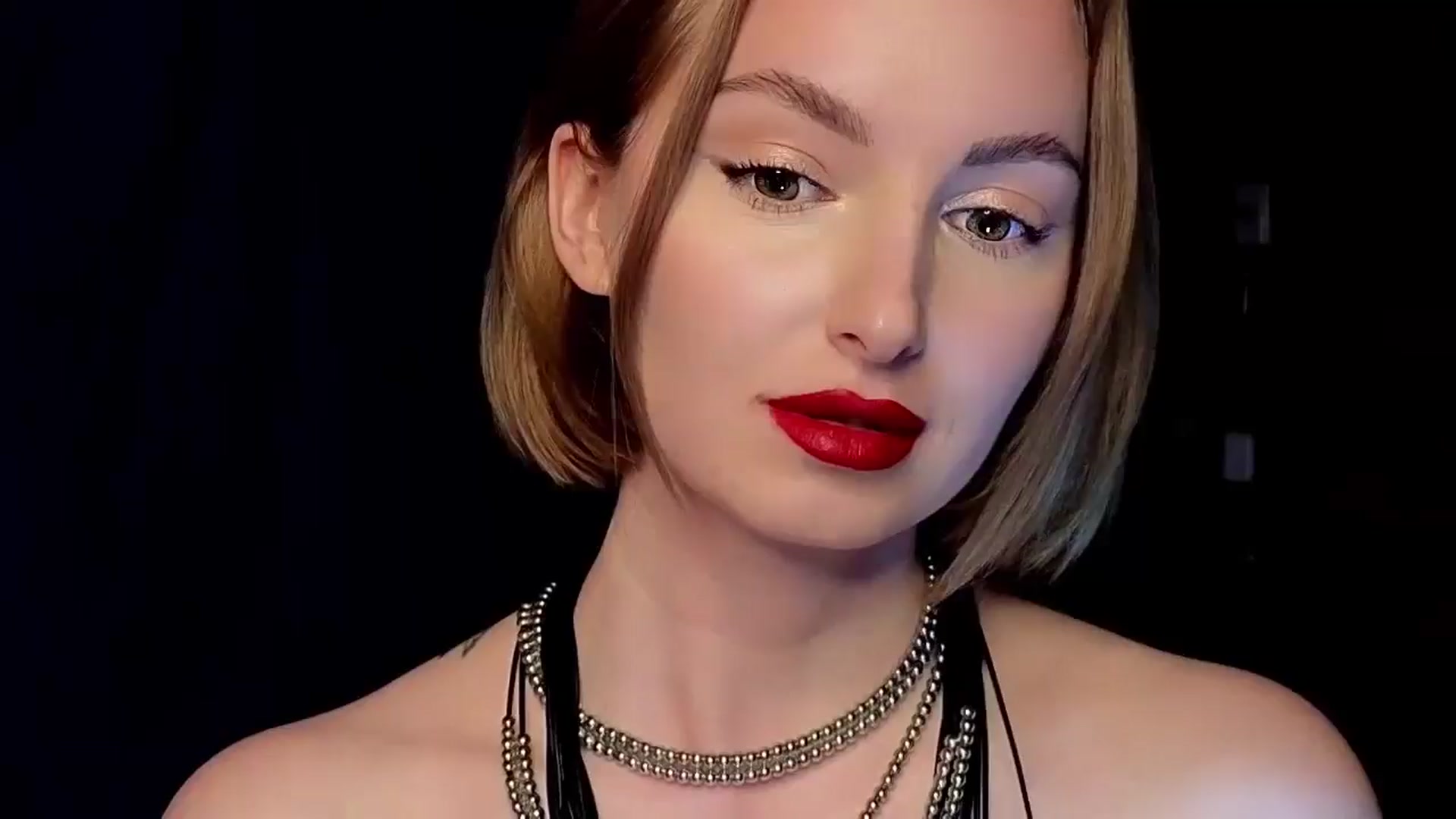 Gallery image thumbnail from Red_Lips_Girl's myfreecams stream on, 04/08/2025, 21:18 image 12 of 20