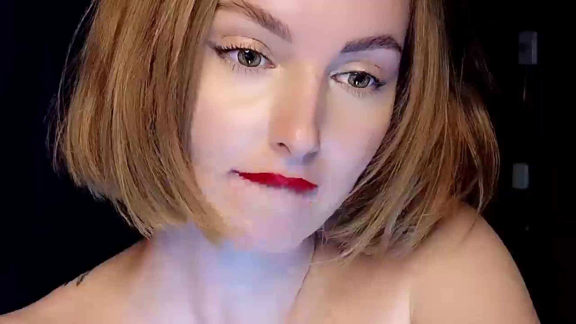 Gallery image thumbnail from Red_Lips_Girl's myfreecams stream on, 04/08/2025, 23:21 image 16 of 20