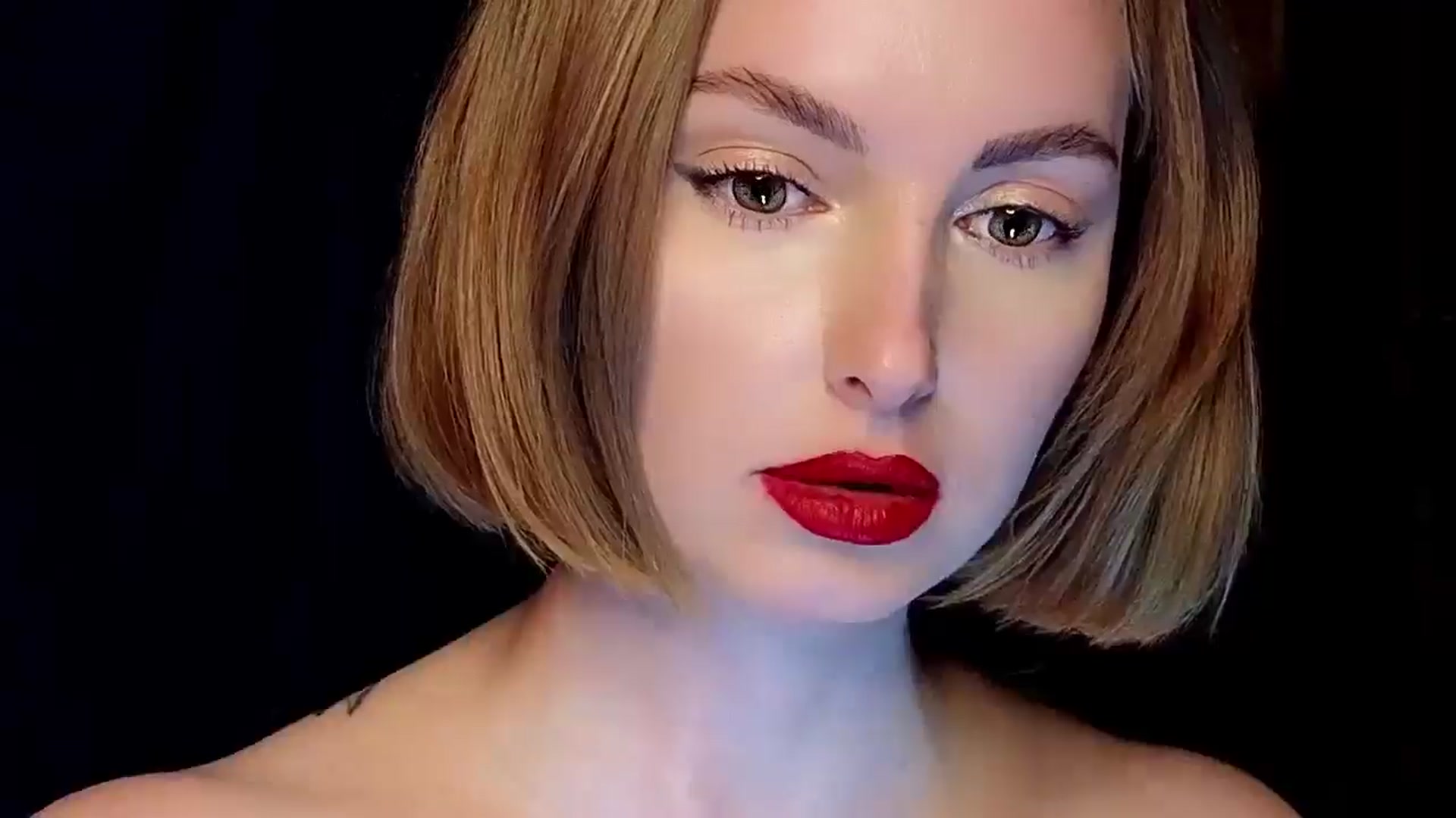 Gallery image thumbnail from Red_Lips_Girl's myfreecams stream on, 04/08/2025, 23:21 image 18 of 20