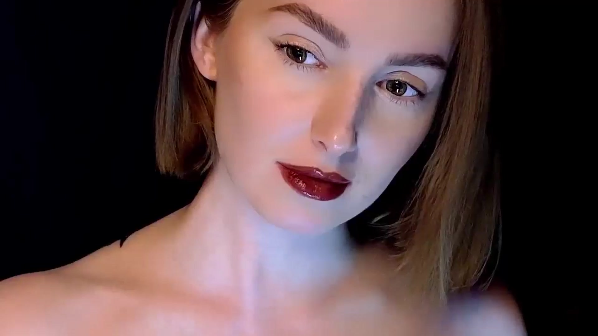 Gallery image thumbnail from Red_Lips_Girl's myfreecams stream on, 04/16/2025, 22:35 image 6 of 20
