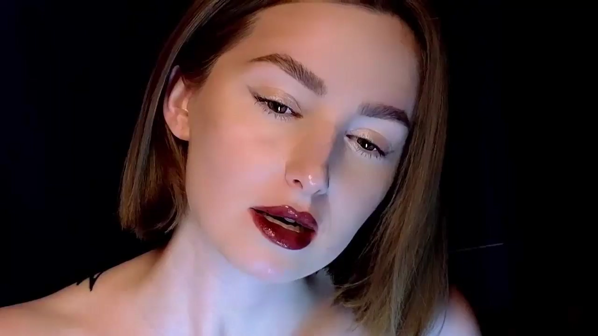 Gallery image thumbnail from Red_Lips_Girl's myfreecams stream on, 04/16/2025, 22:35 image 5 of 20