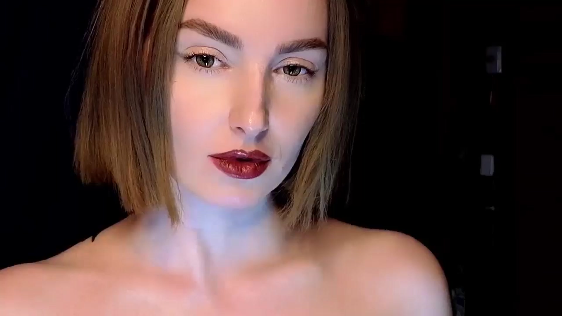 Gallery image thumbnail from Red_Lips_Girl's myfreecams stream on, 04/16/2025, 23:16 image 17 of 20