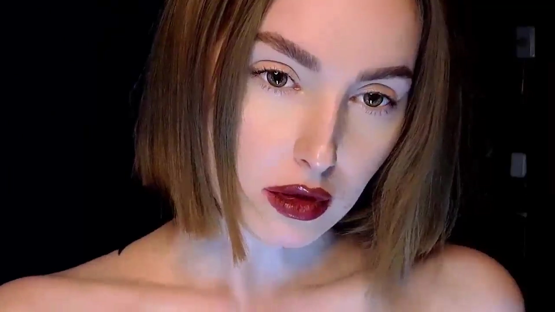 Gallery image thumbnail from Red_Lips_Girl's myfreecams stream on, 04/16/2025, 23:16 image 18 of 20