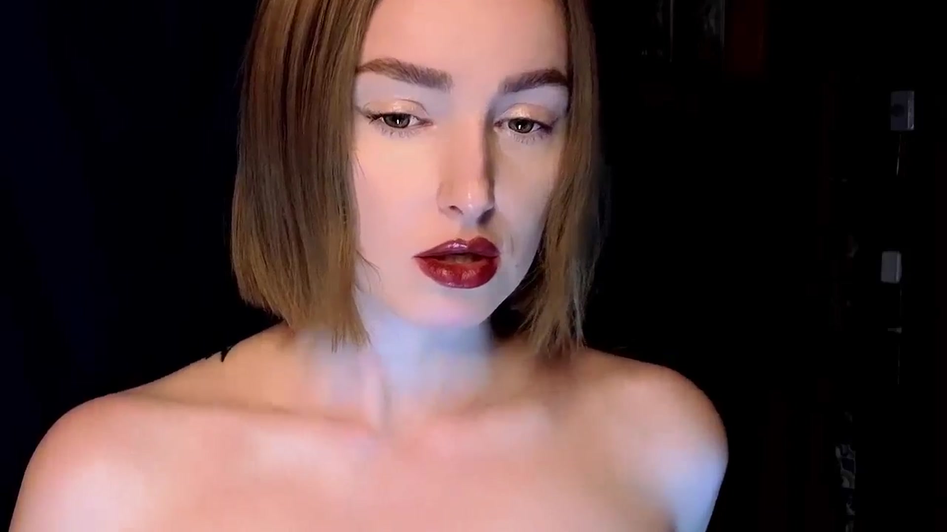 Gallery image thumbnail from Red_Lips_Girl's myfreecams stream on, 04/16/2025, 23:16 image 8 of 20
