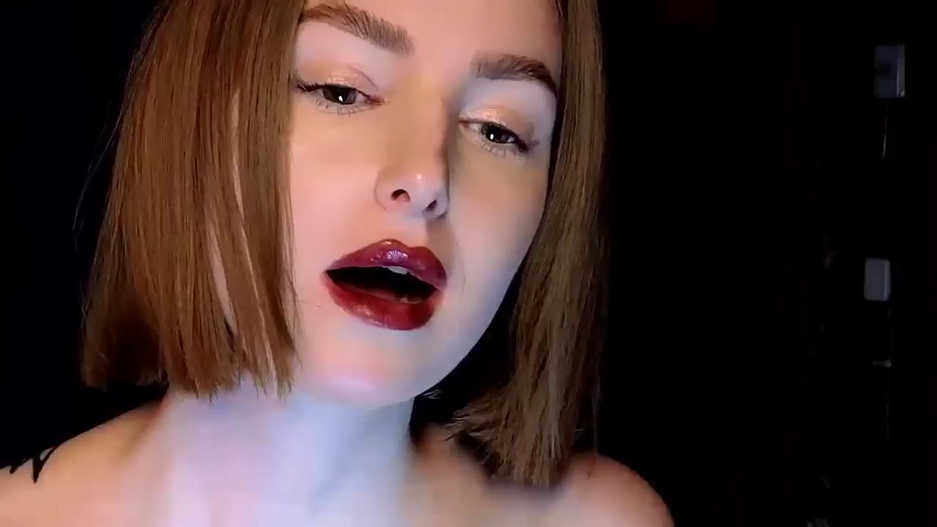 Gallery image thumbnail from Red_Lips_Girl's myfreecams stream on, 04/16/2025, 23:16 image 19 of 20