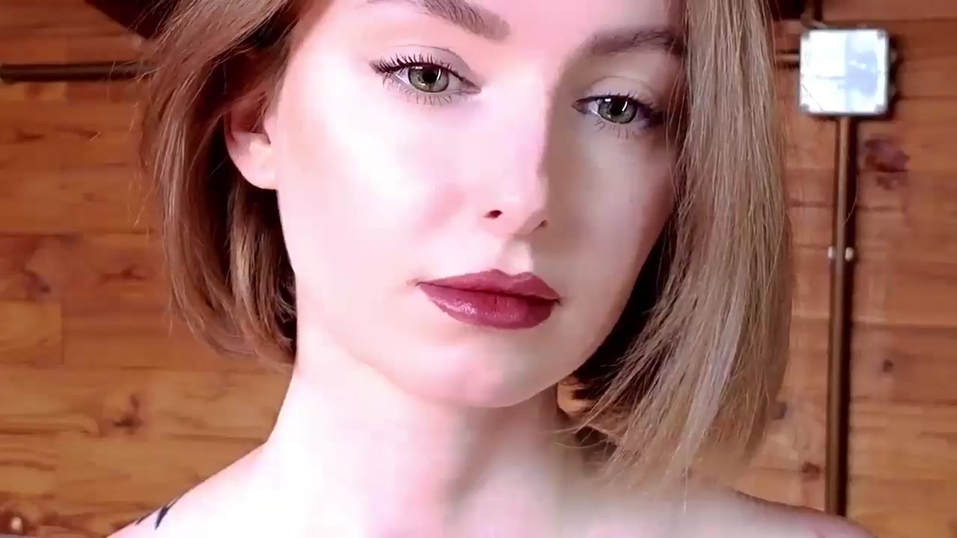 Gallery image thumbnail from Red_Lips_Girl's myfreecams stream on, 04/19/2025, 14:09 image 7 of 20