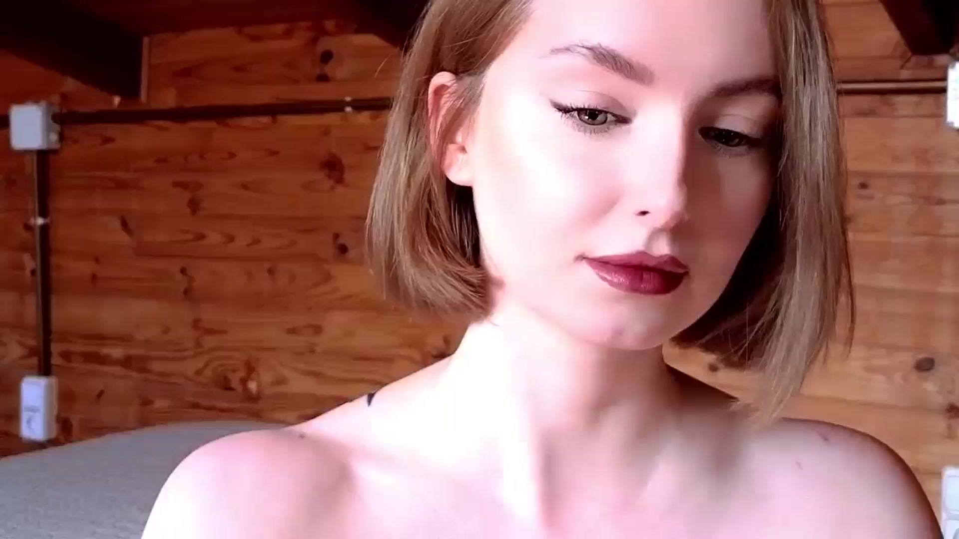 Gallery image thumbnail from Red_Lips_Girl's myfreecams stream on, 04/19/2025, 14:09 image 14 of 20