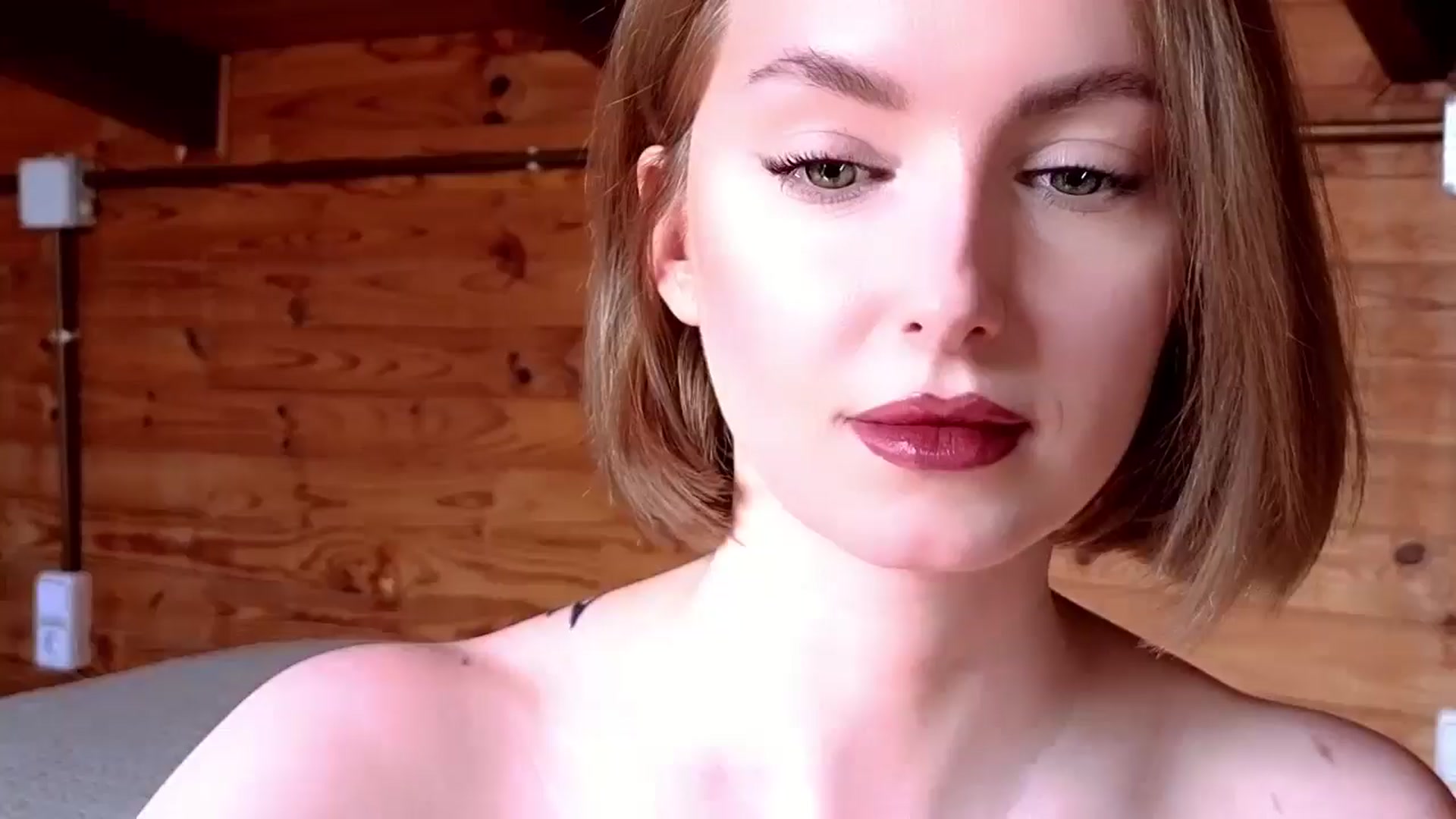 Gallery image thumbnail from Red_Lips_Girl's myfreecams stream on, 04/19/2025, 14:09 image 15 of 20