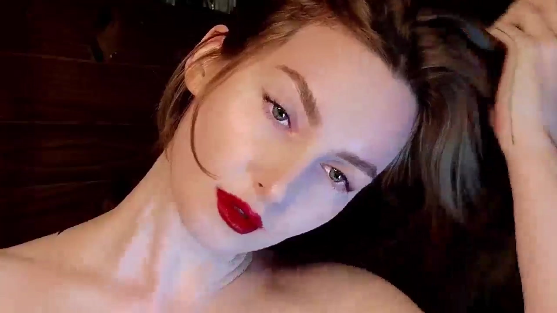 Gallery image thumbnail from Red_Lips_Girl's myfreecams stream on, 04/22/2025, 21:56 image 12 of 20