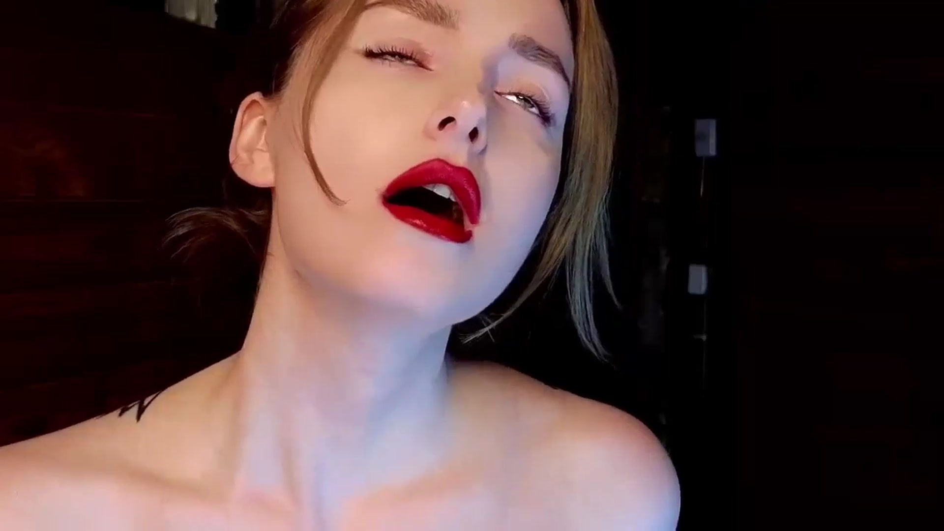 Gallery image thumbnail from Red_Lips_Girl's myfreecams stream on, 04/22/2025, 21:56 image 18 of 20