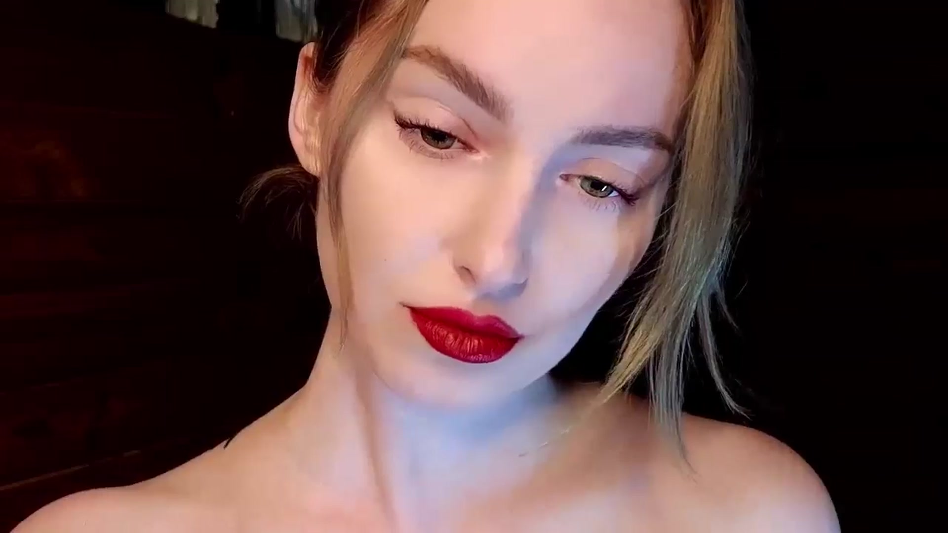 Gallery image thumbnail from Red_Lips_Girl's myfreecams stream on, 04/22/2025, 21:56 image 19 of 20