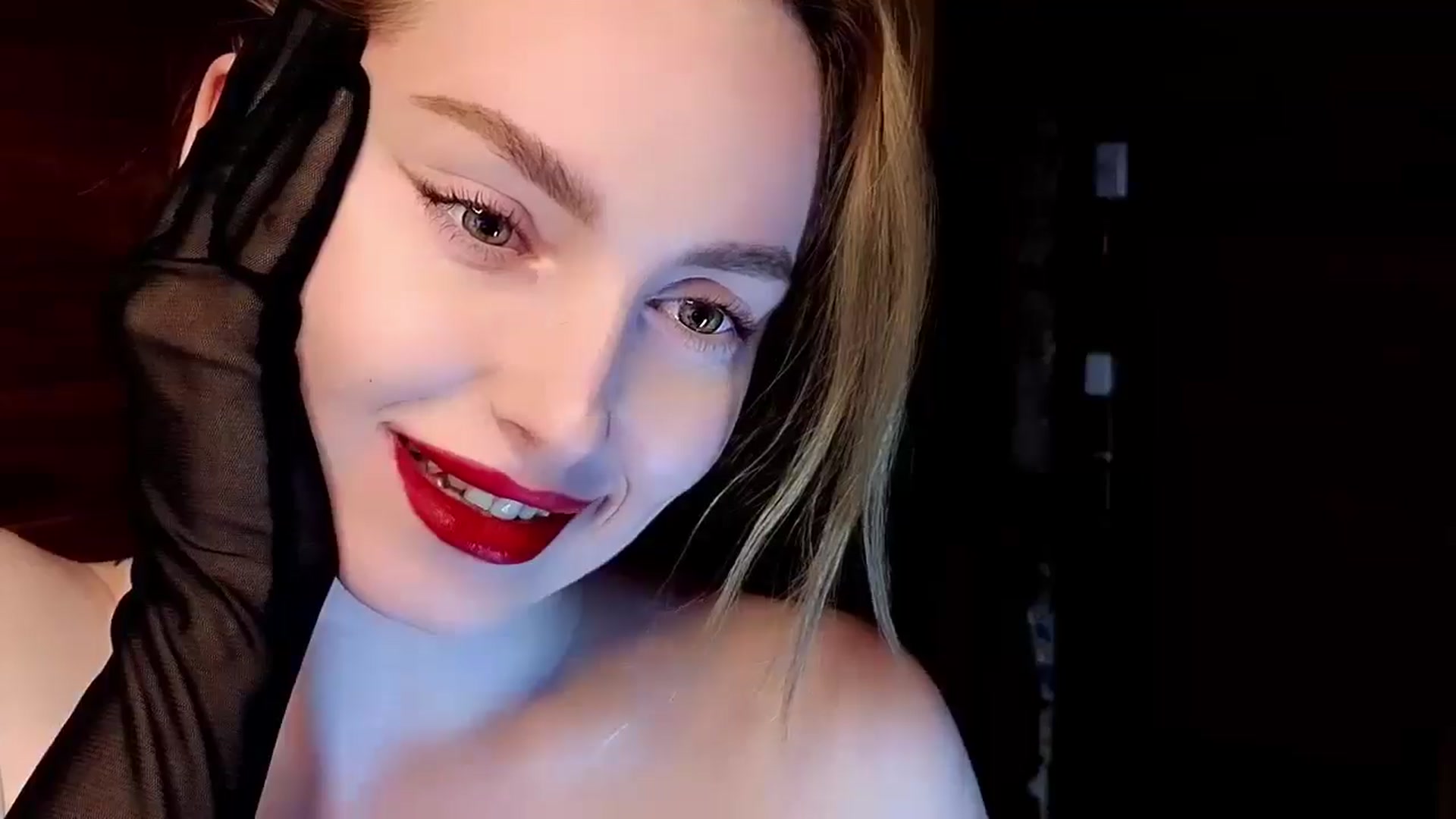 Gallery image thumbnail from Red_Lips_Girl's myfreecams stream on, 04/22/2025, 23:47 image 6 of 20