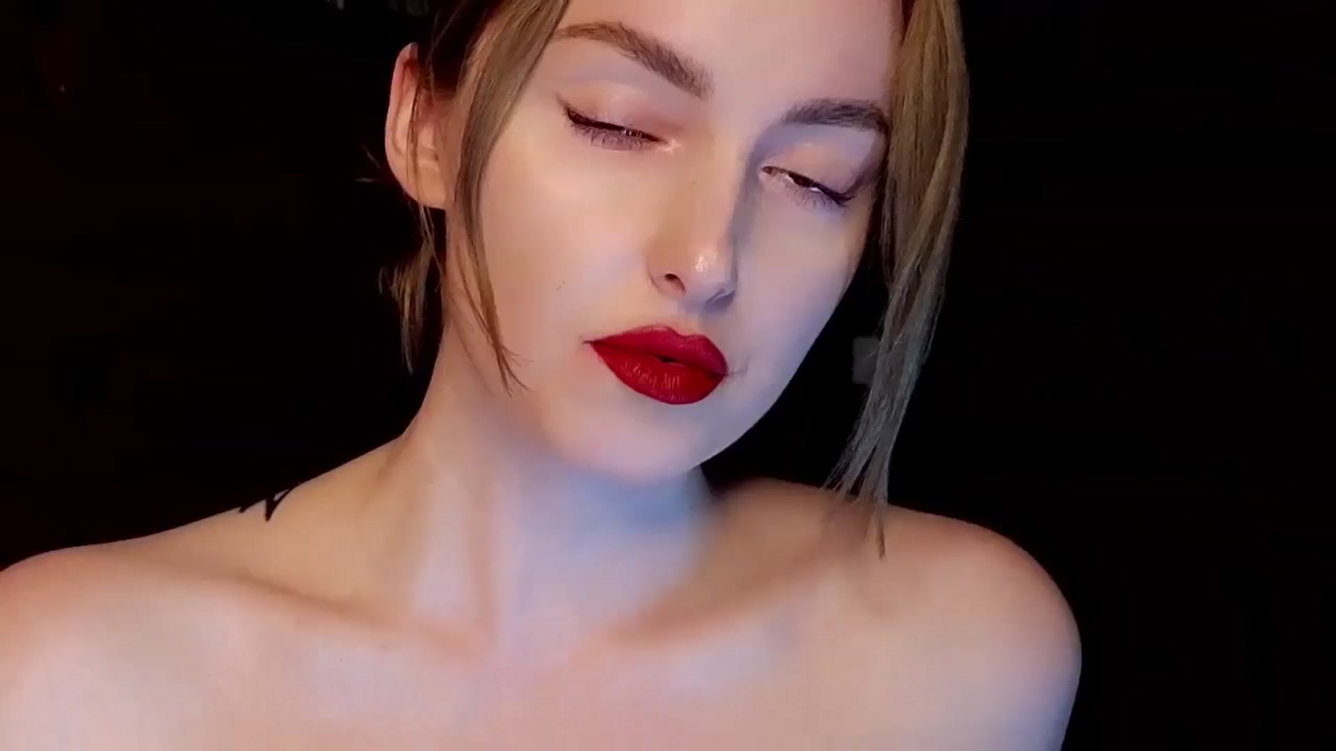 Gallery image thumbnail from Red_Lips_Girl's myfreecams stream on, 04/22/2025, 23:47 image 15 of 20