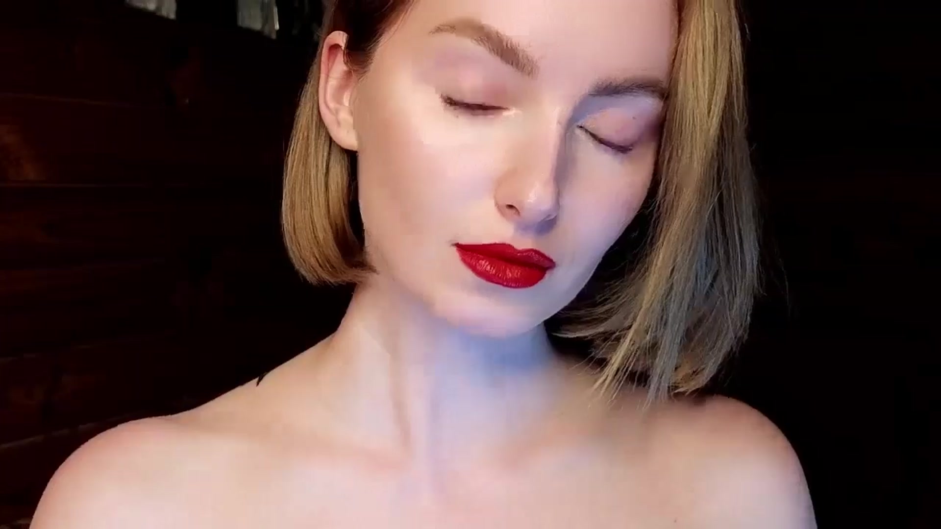 Gallery image thumbnail from Red_Lips_Girl's myfreecams stream on, 04/27/2025, 21:35 image 11 of 20