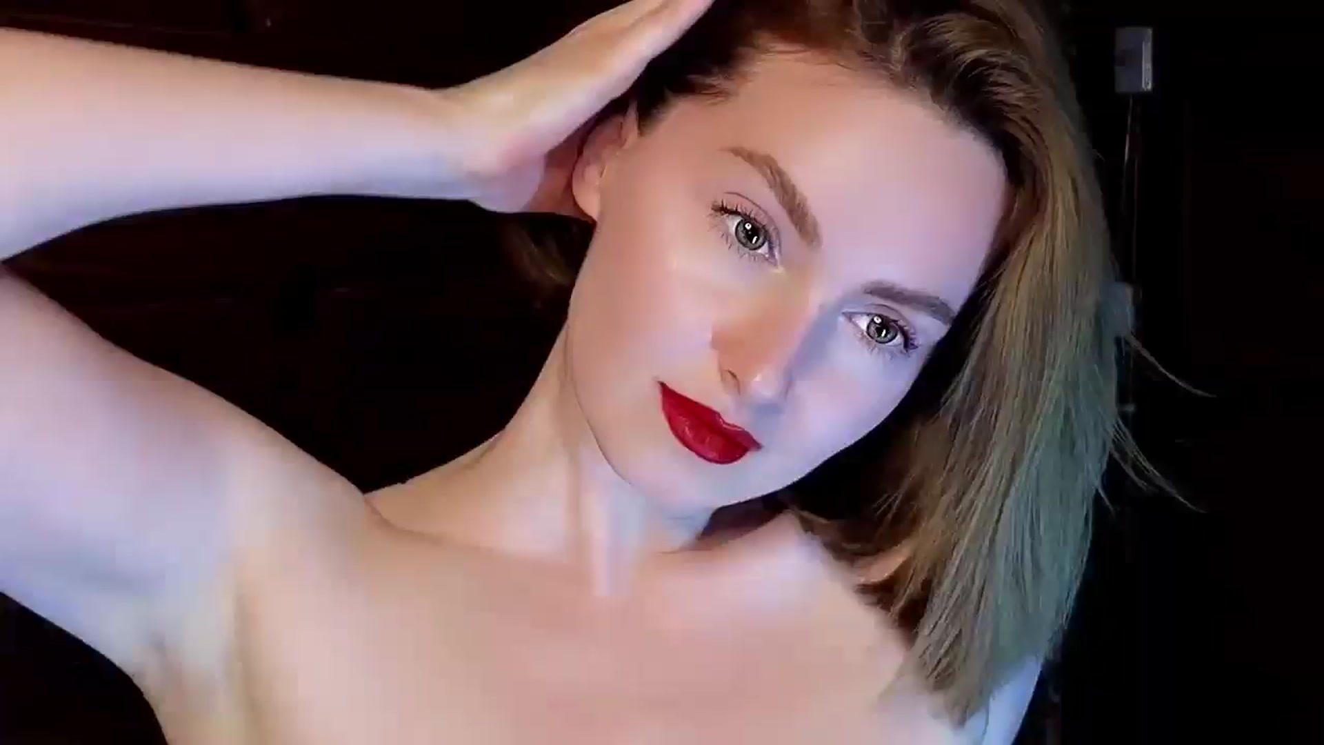 Gallery image thumbnail from Red_Lips_Girl's myfreecams stream on, 04/27/2025, 21:35 image 17 of 20