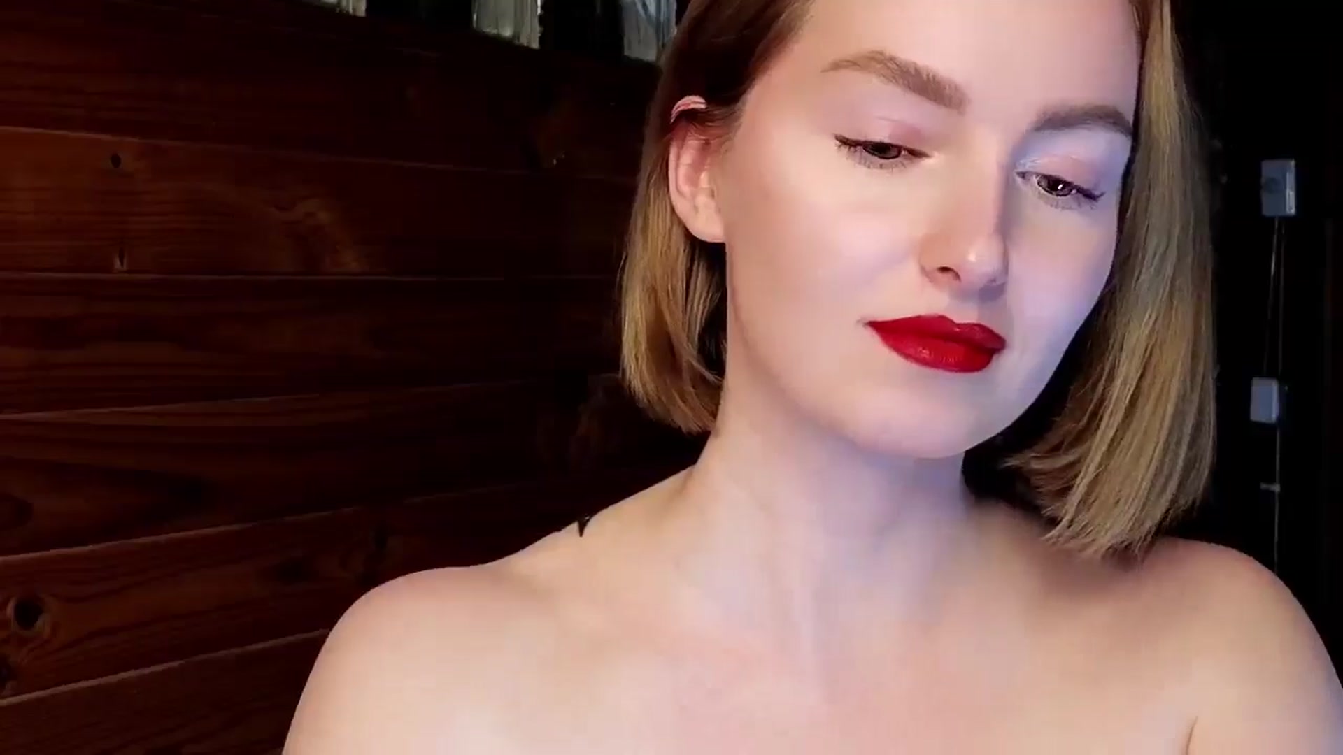 Gallery image thumbnail from Red_Lips_Girl's myfreecams stream on, 04/27/2025, 22:07 image 2 of 20