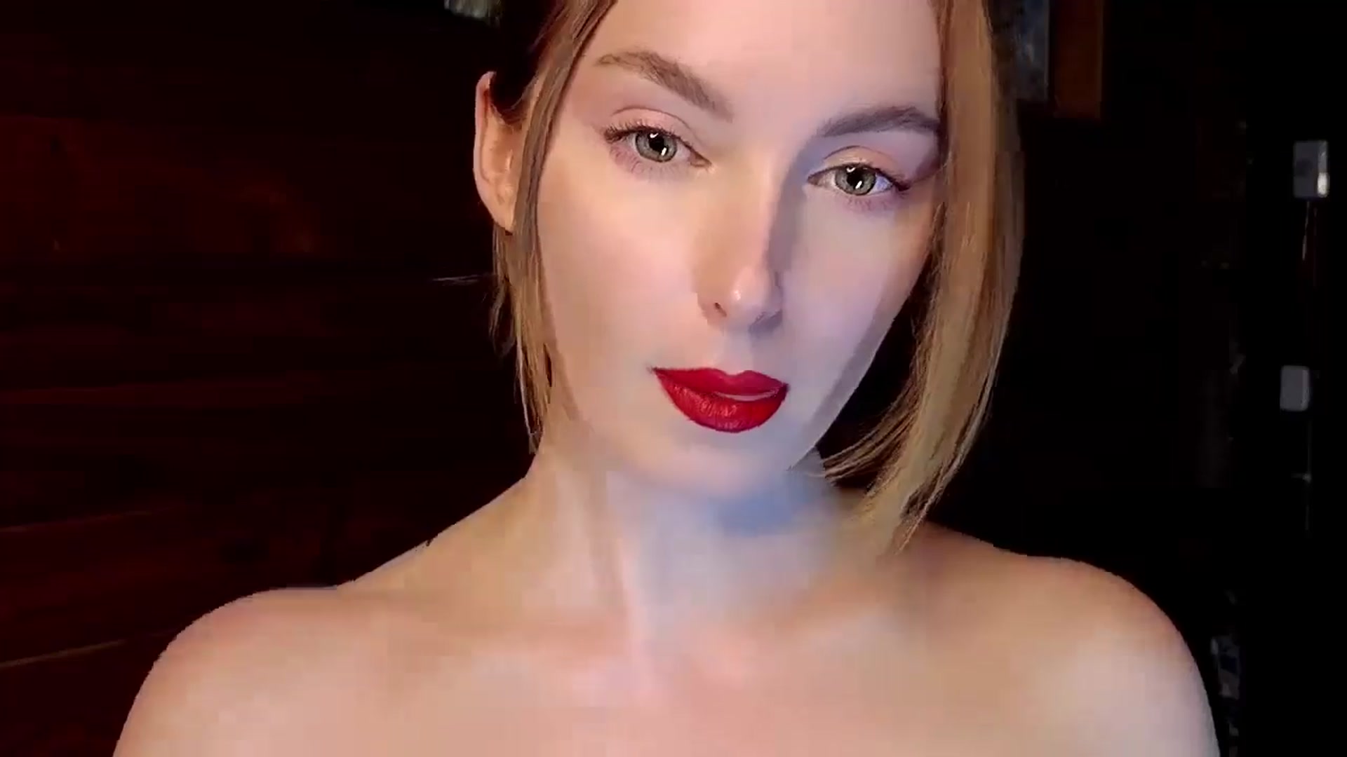 Gallery image thumbnail from Red_Lips_Girl's myfreecams stream on, 04/30/2025, 19:46 image 14 of 20